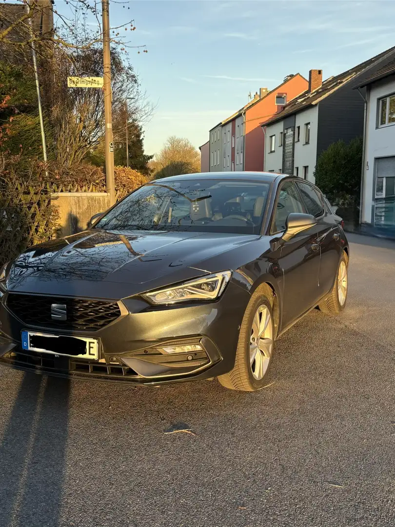 SEAT Leon e-Hybrid FR Grau - 1