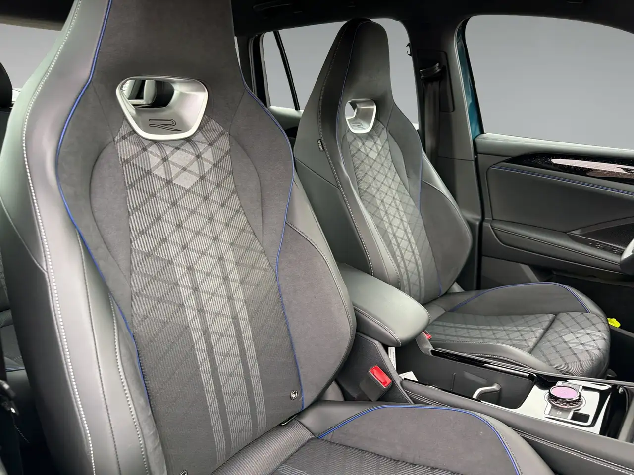 Volkswagen Tiguan R-Line 1.5 eTSI DSG IQ.Light Navi AHK AreaView ... 6