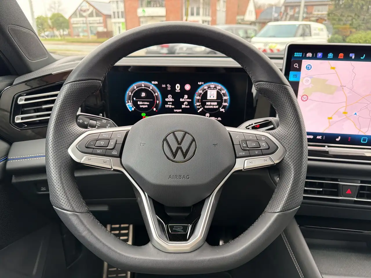 Volkswagen Tiguan R-Line 1.5 eTSI DSG IQ.Light Navi AHK AreaView ... 12