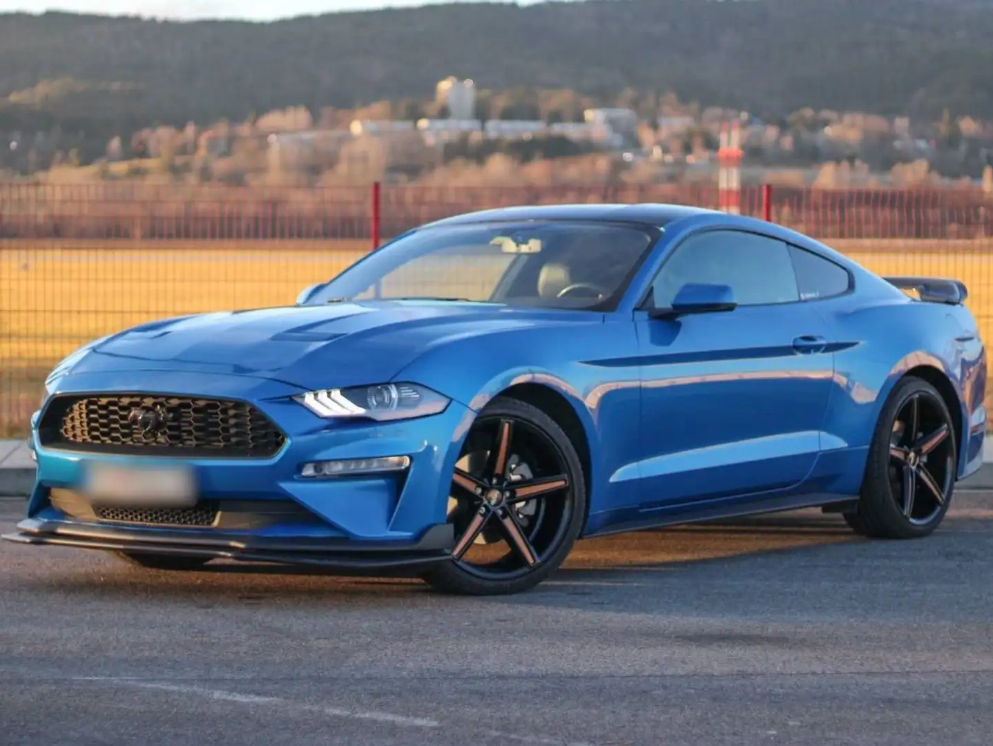 Ford Mustang Mustang Fastback 2.3 Eco Boost Aut. Blau - 2