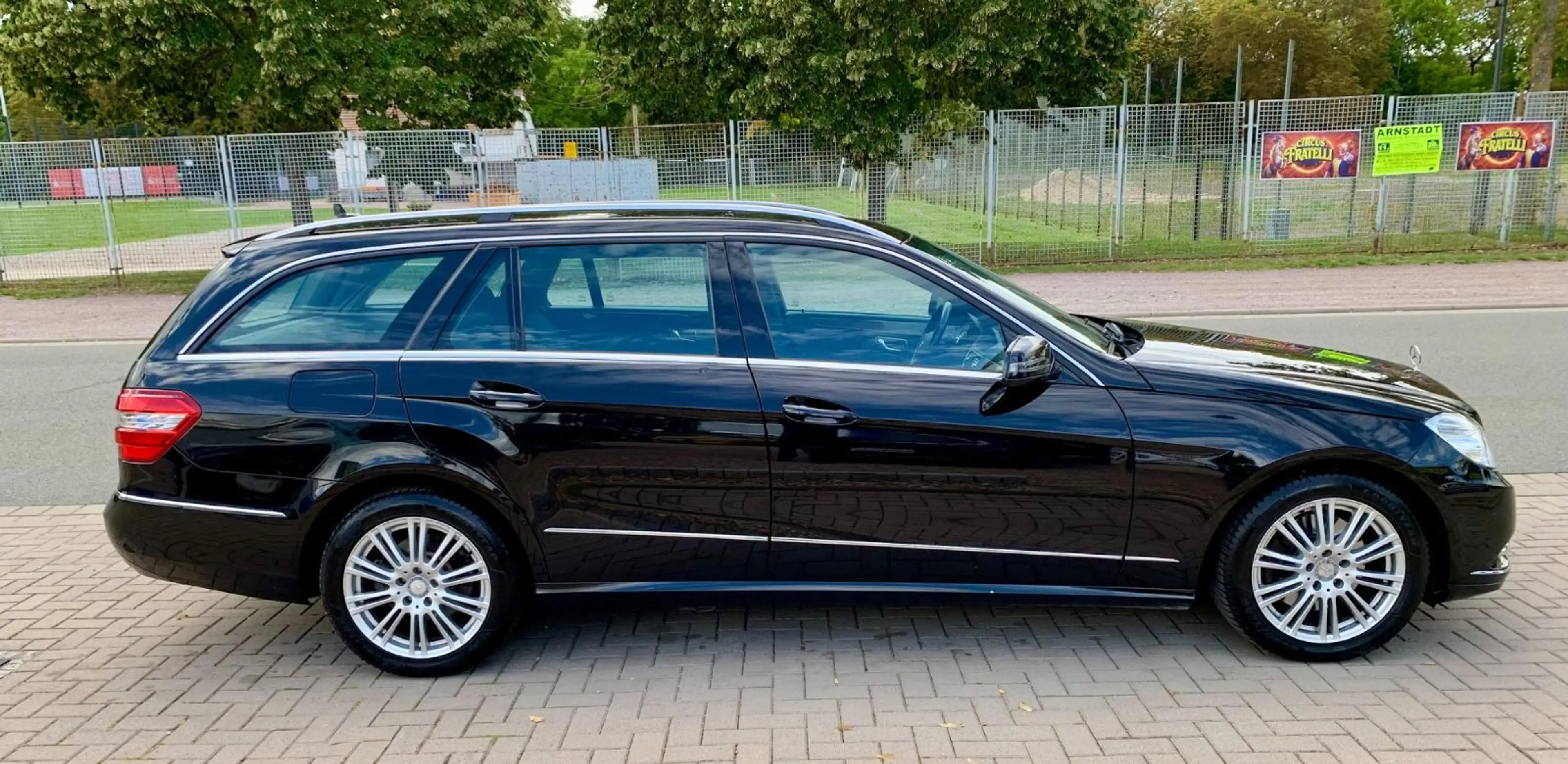 Mercedes-Benz E 250 E T-Modell, ELEGANCE, Luftfederung — photo 8