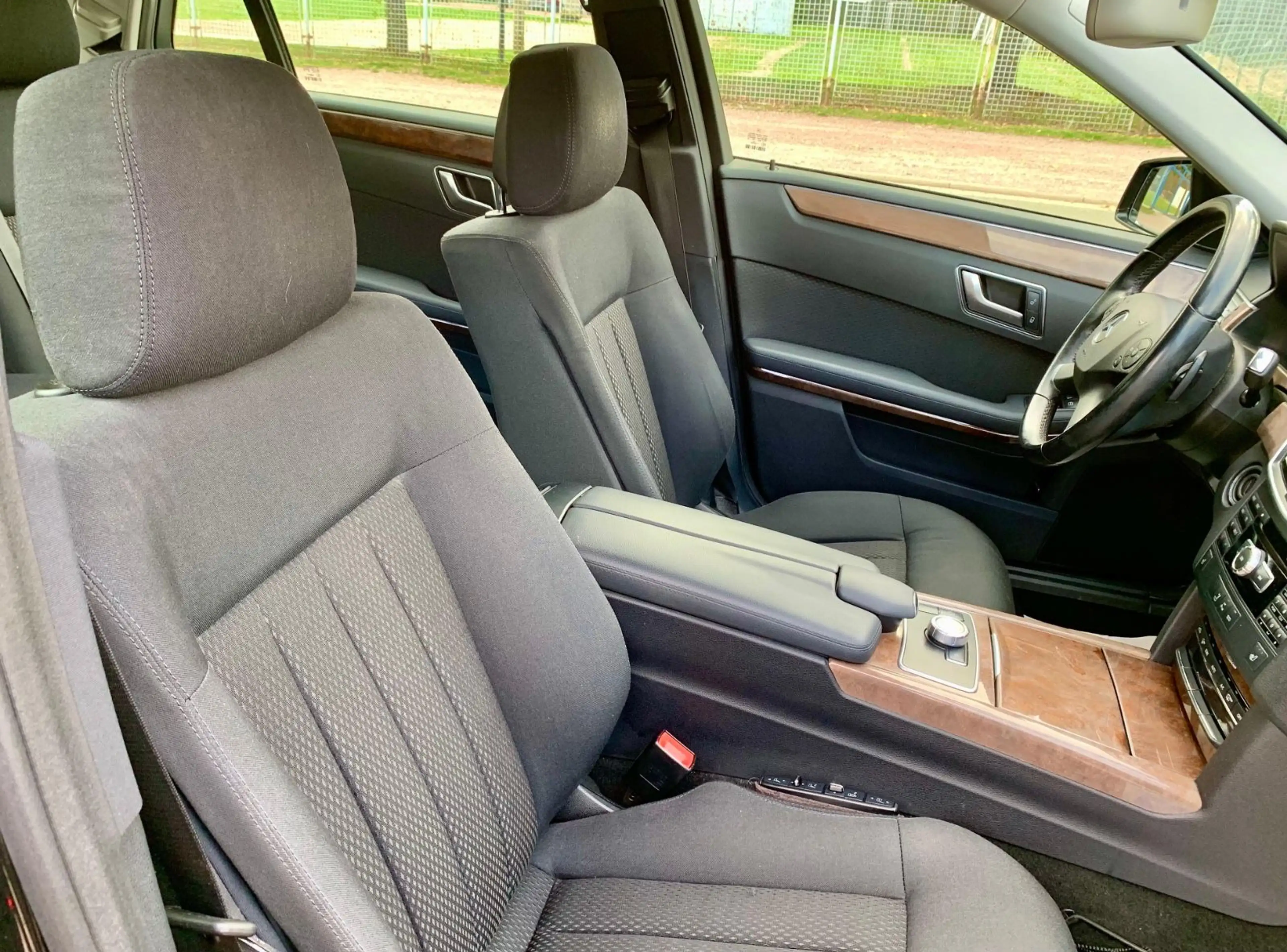 Mercedes-Benz E 250 E T-Modell, ELEGANCE, Luftfederung — photo 12