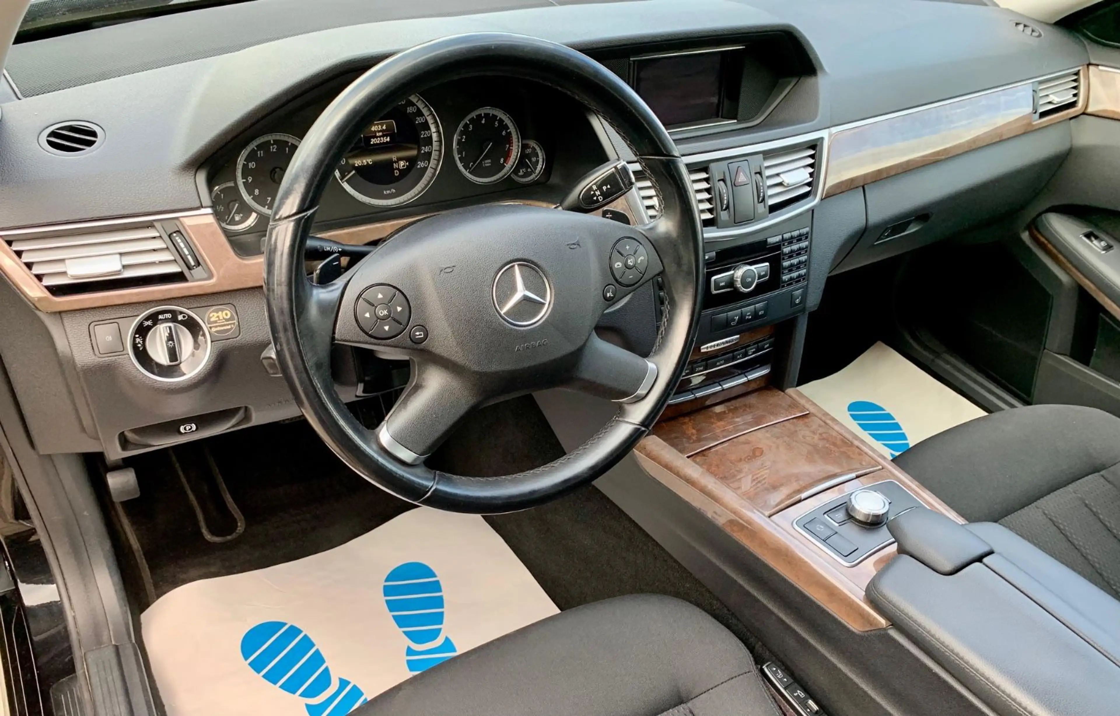 Mercedes-Benz E 250 E T-Modell, ELEGANCE, Luftfederung — photo 11