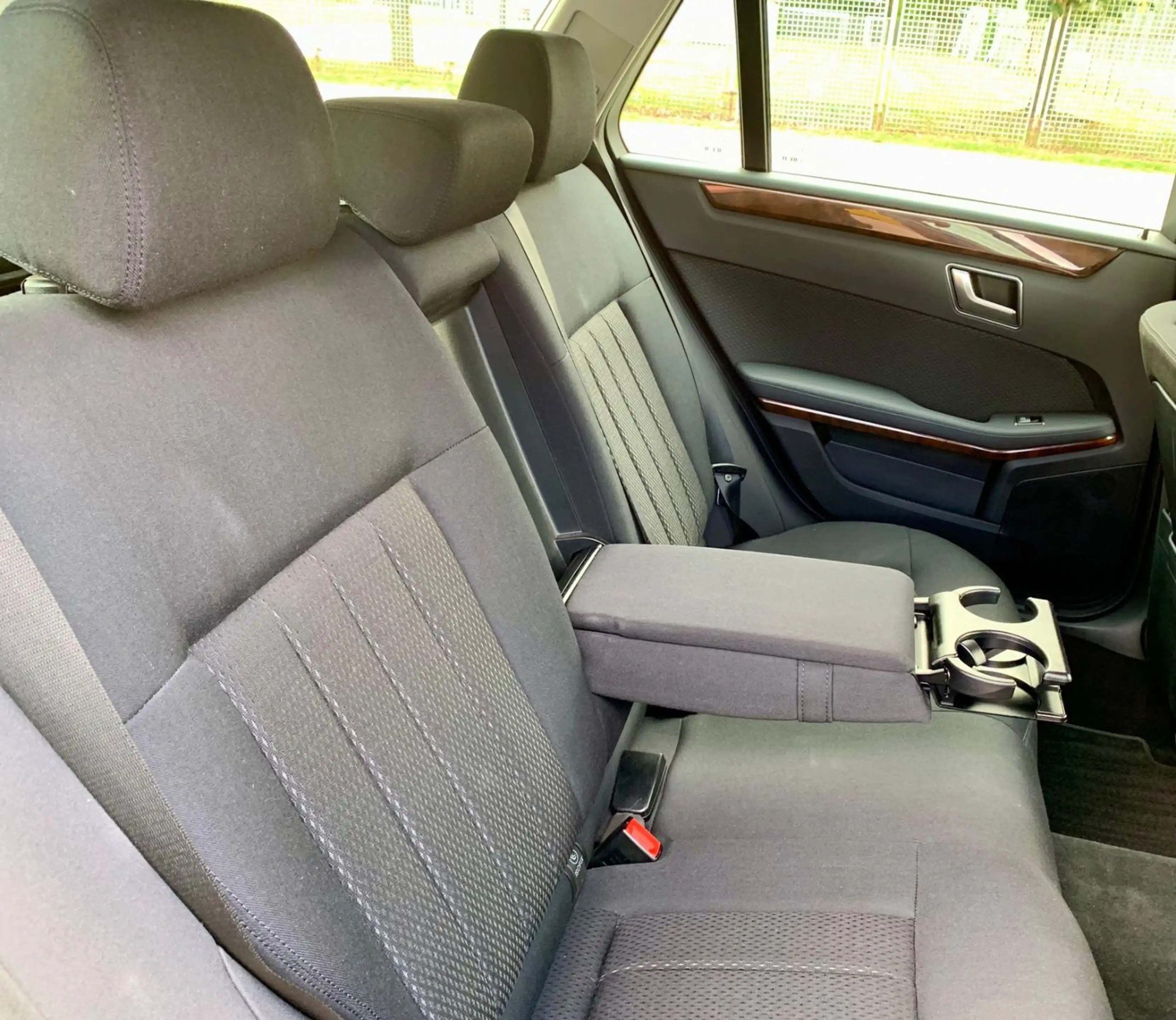 Mercedes-Benz E 250 E T-Modell, ELEGANCE, Luftfederung — photo 14