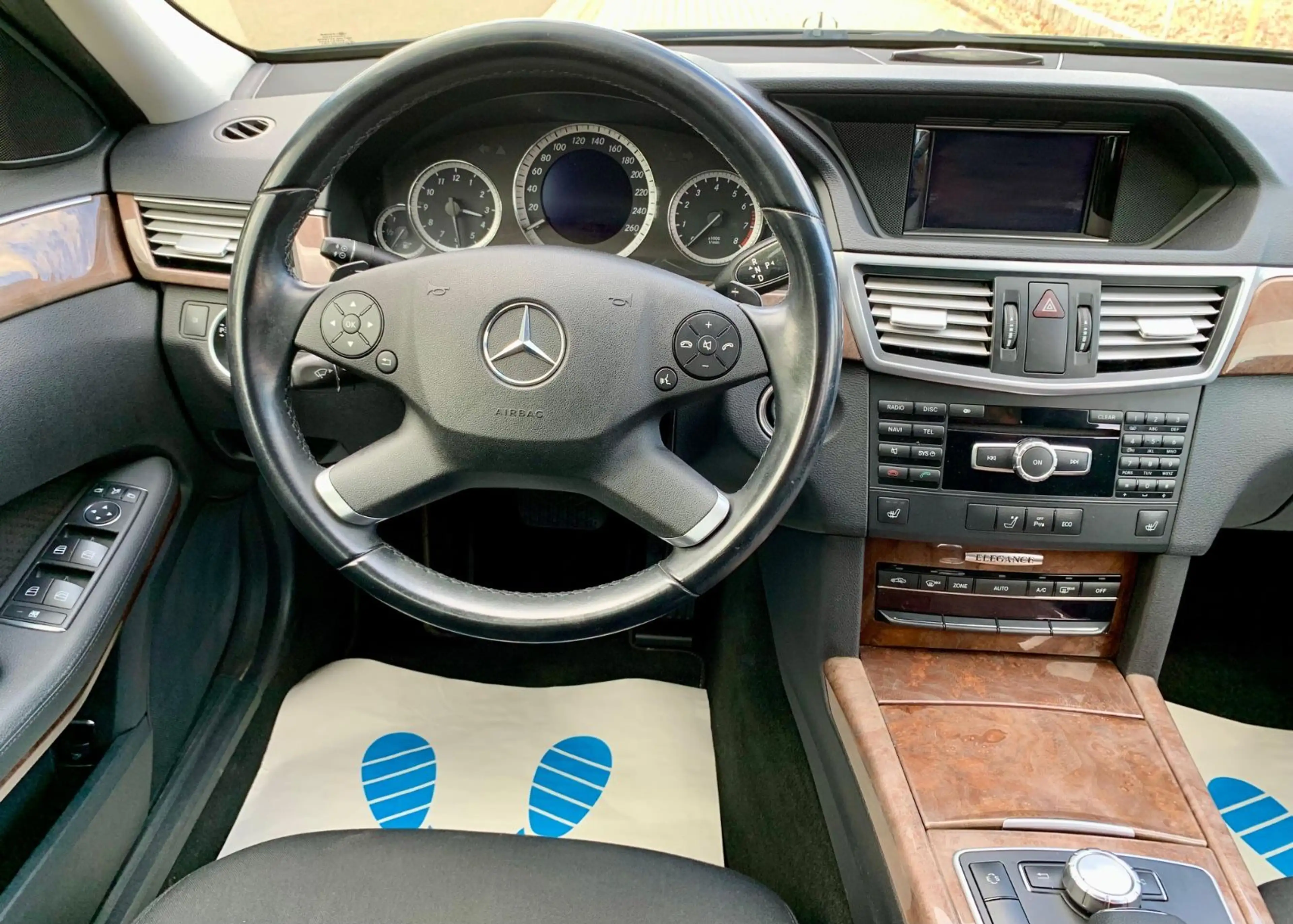 Mercedes-Benz E 250 E T-Modell, ELEGANCE, Luftfederung — photo 10