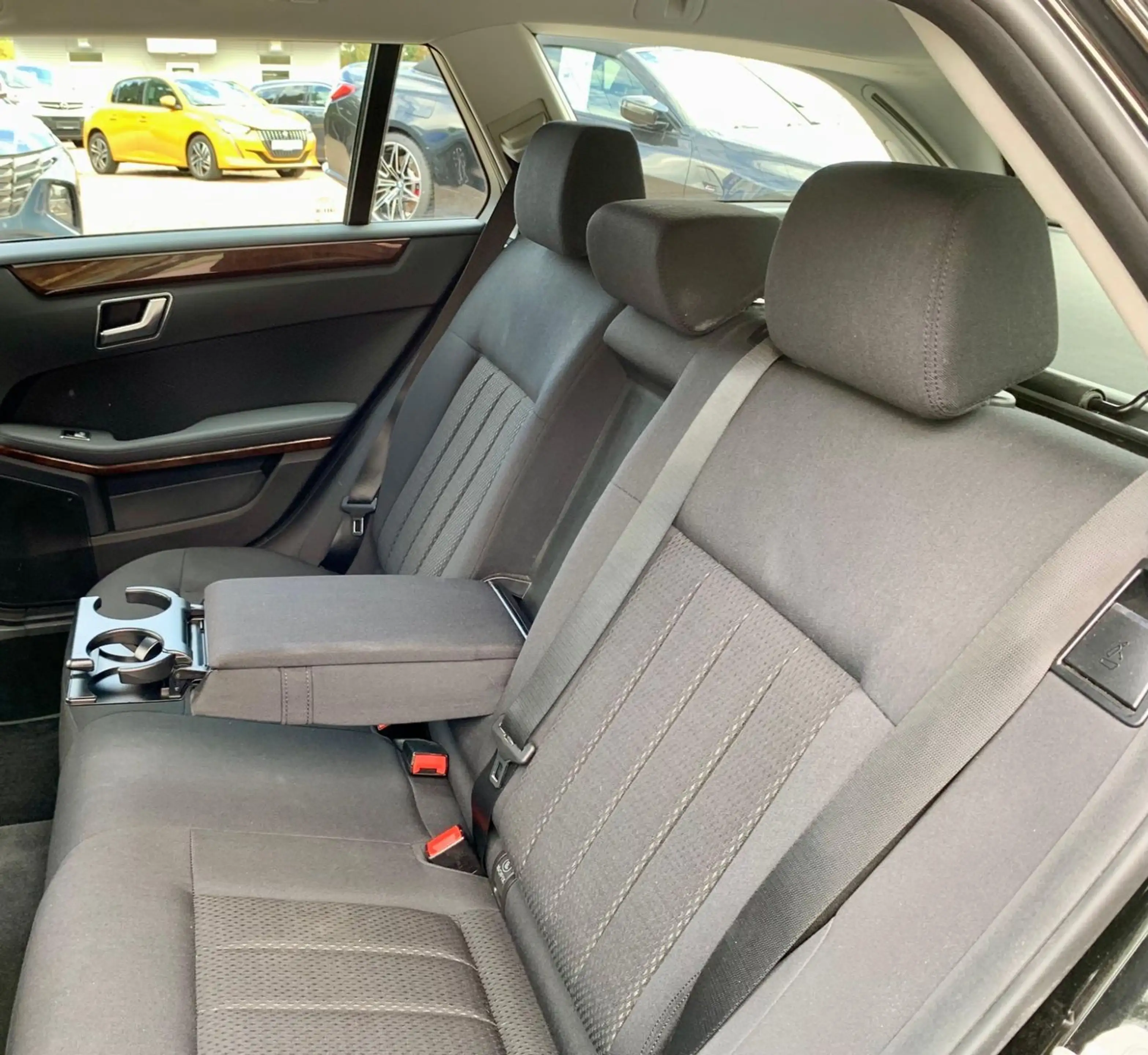 Mercedes-Benz E 250 E T-Modell, ELEGANCE, Luftfederung — photo 15