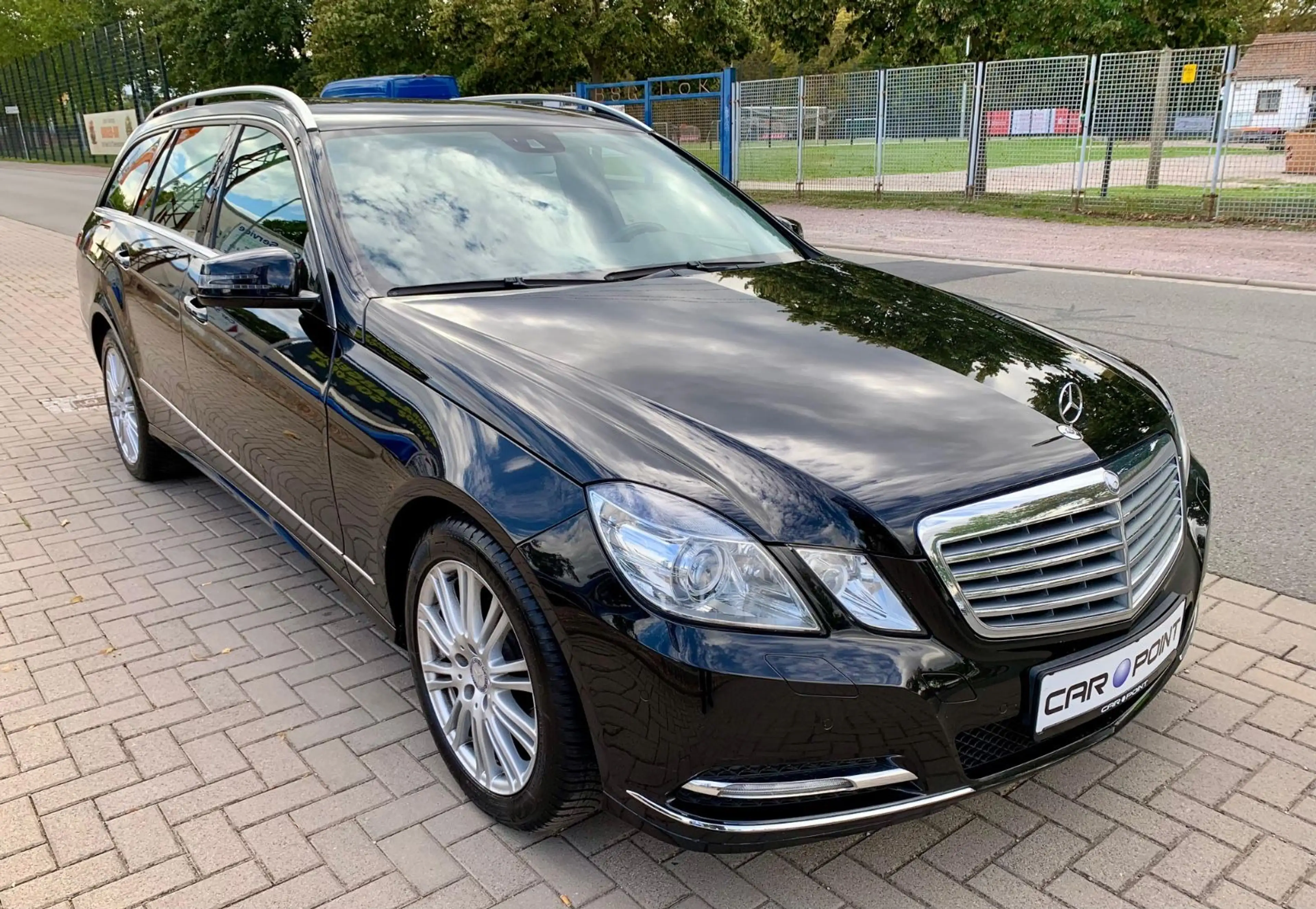 Mercedes-Benz E 250 E T-Modell, ELEGANCE, Luftfederung — photo 2