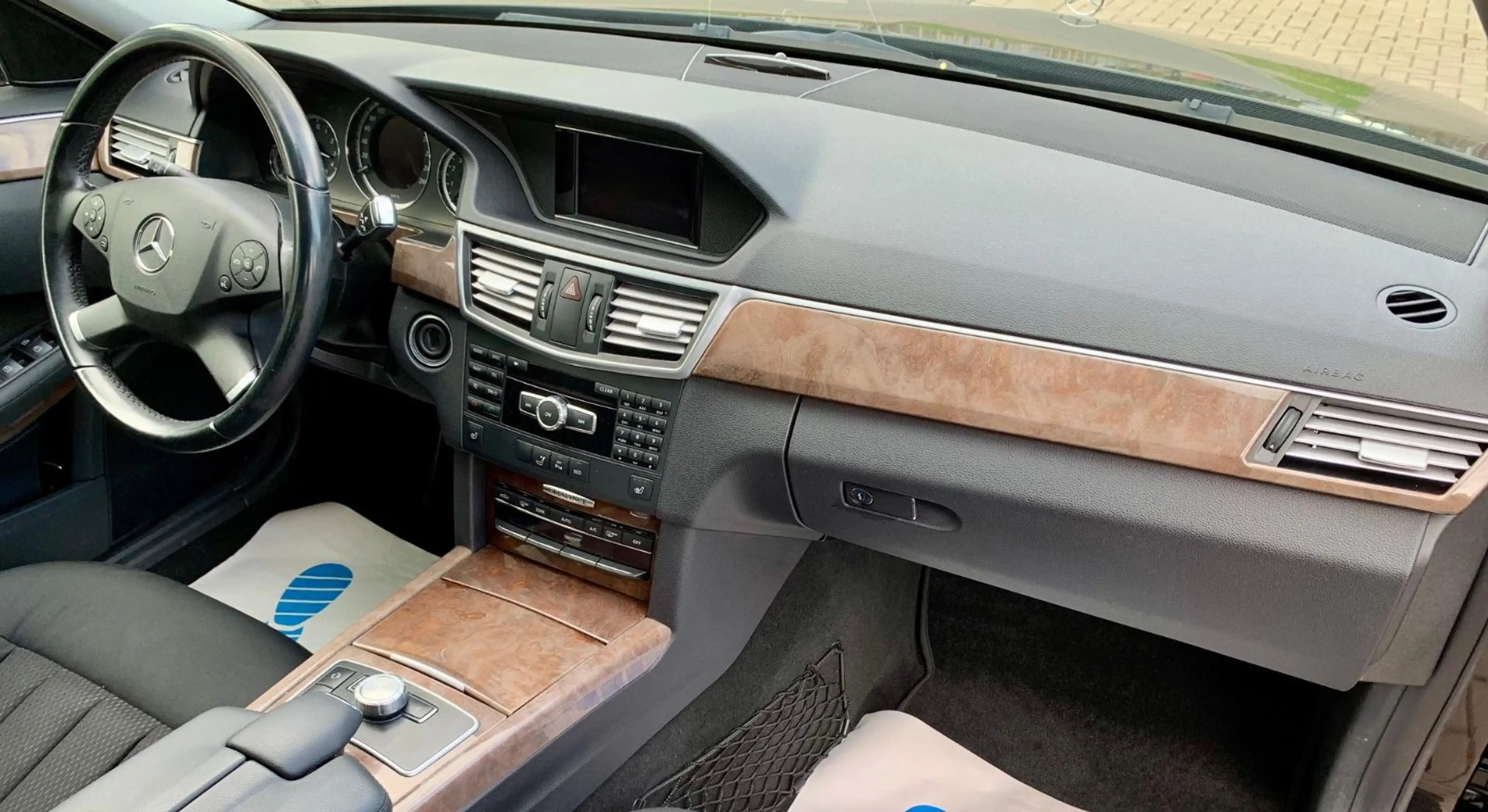 Mercedes-Benz E 250 E T-Modell, ELEGANCE, Luftfederung — photo 13