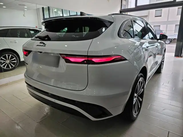 Jaguar F-Pace view 9