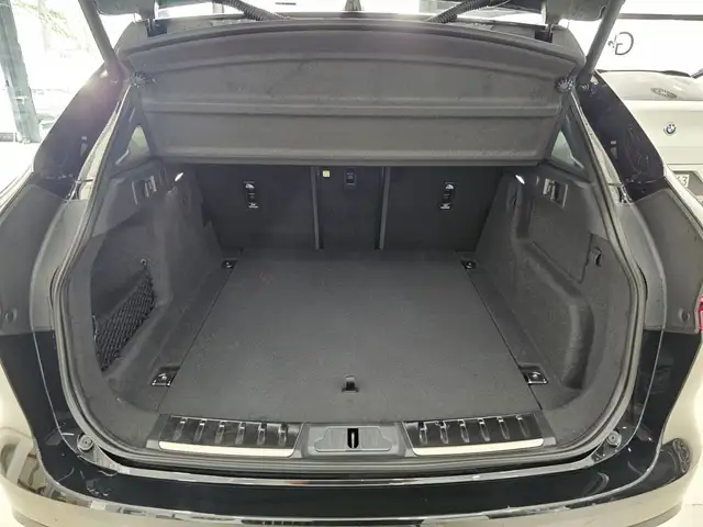 Jaguar F-Pace view 10