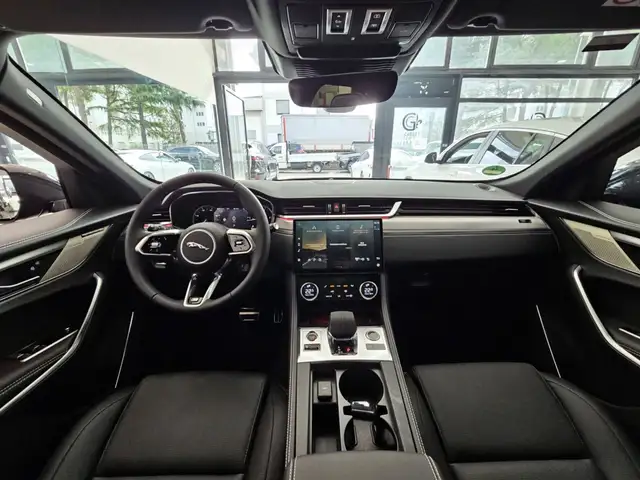 Jaguar F-Pace view 14