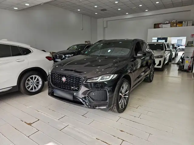 Jaguar F-Pace view 4