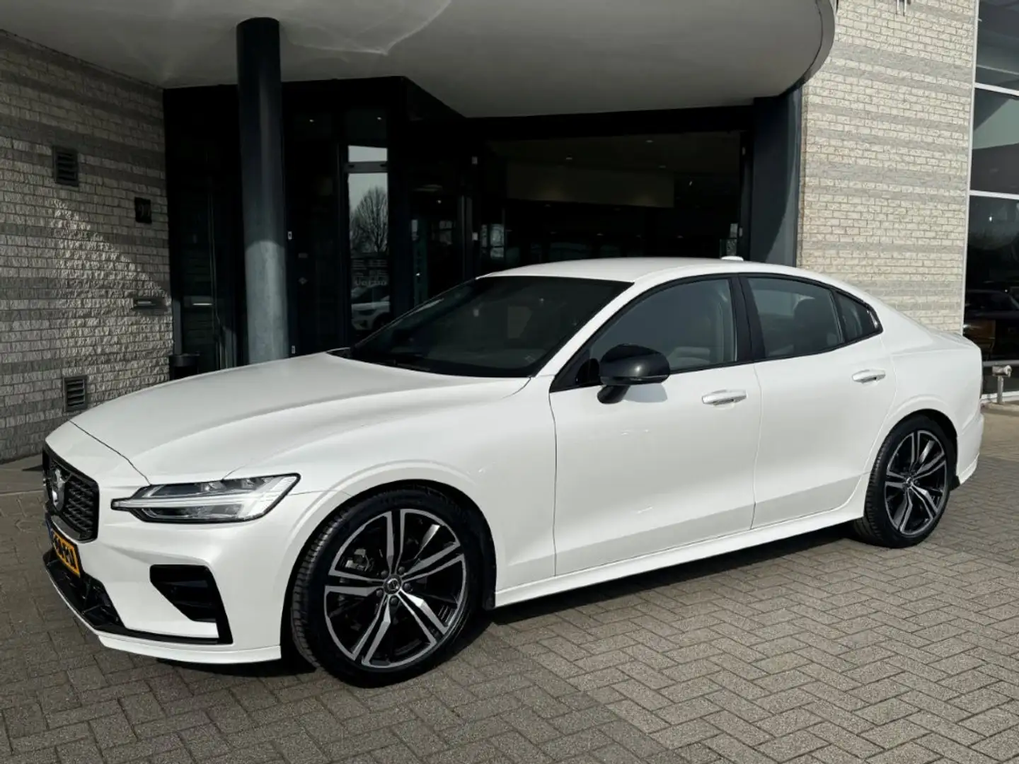 Volvo S60 B3 Mild Hybrid 163pk GT R-Design | Exter. Styling Wit - 2