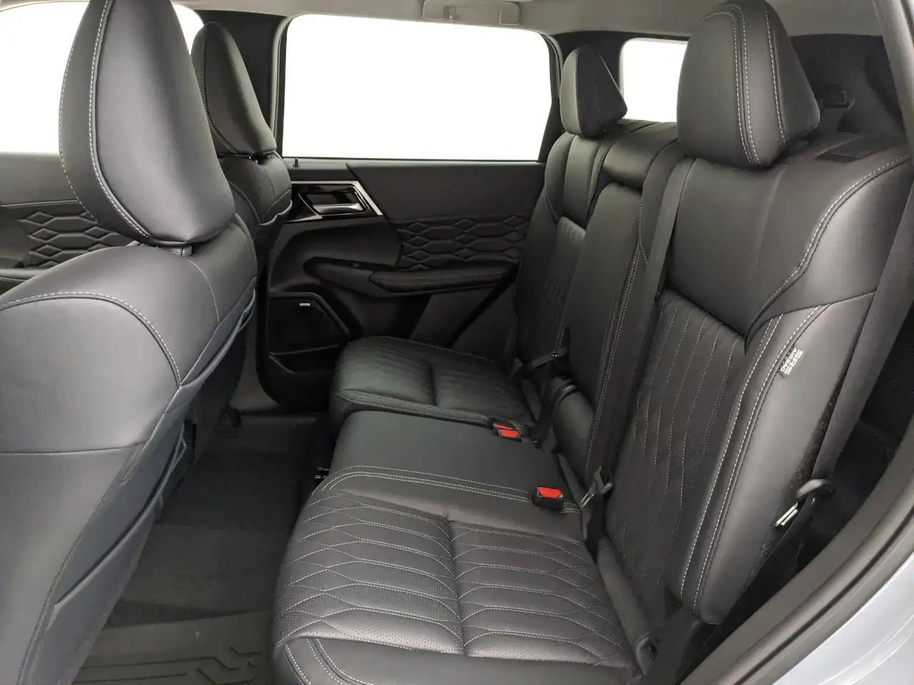Mitsubishi Outlander снимка Mitsubishi Outlander