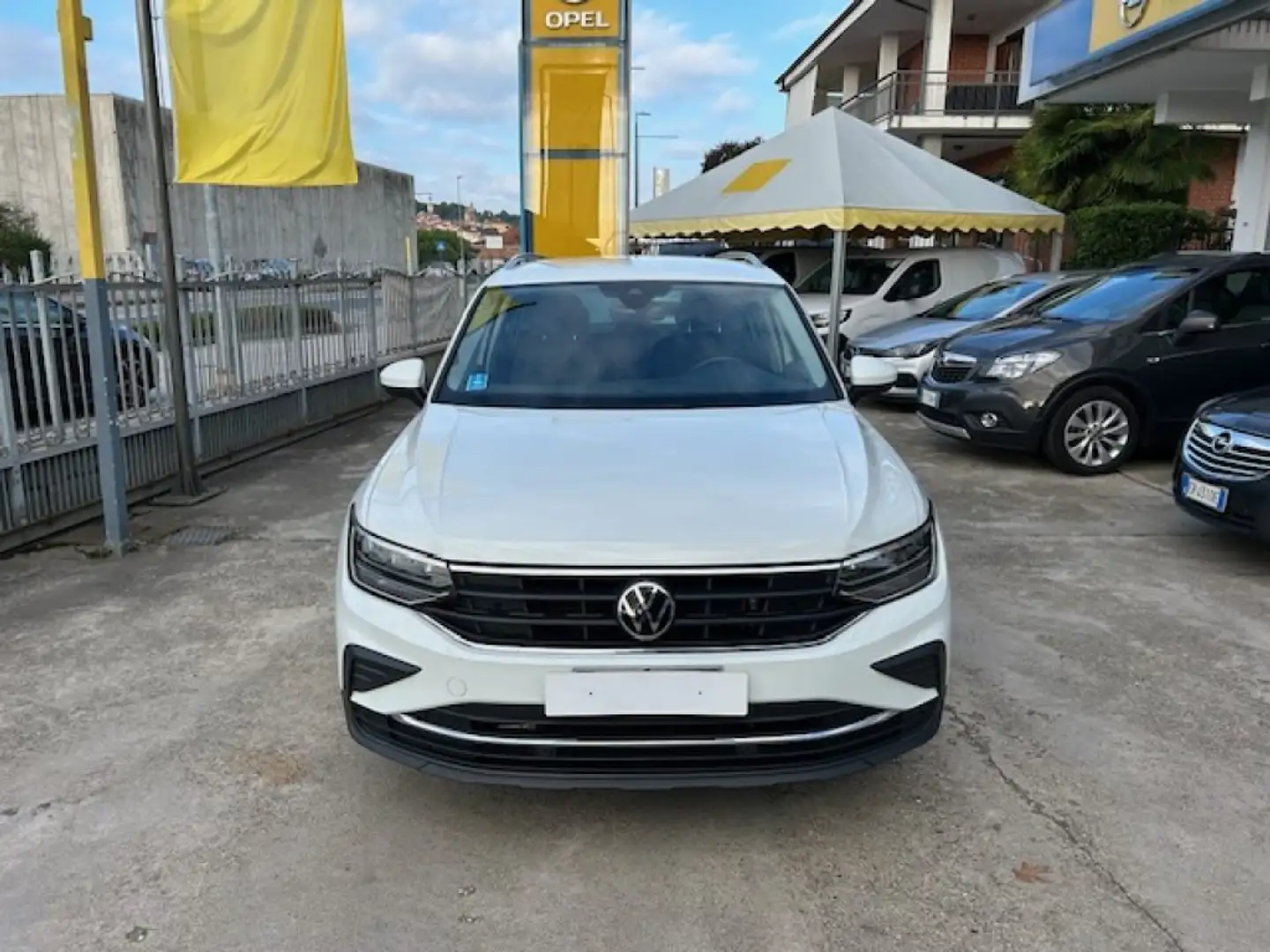 Volkswagen Tiguan 2.0 TDI 150 CV SCR DSG Life UNICO PROPRIETARIO Bianco - 2