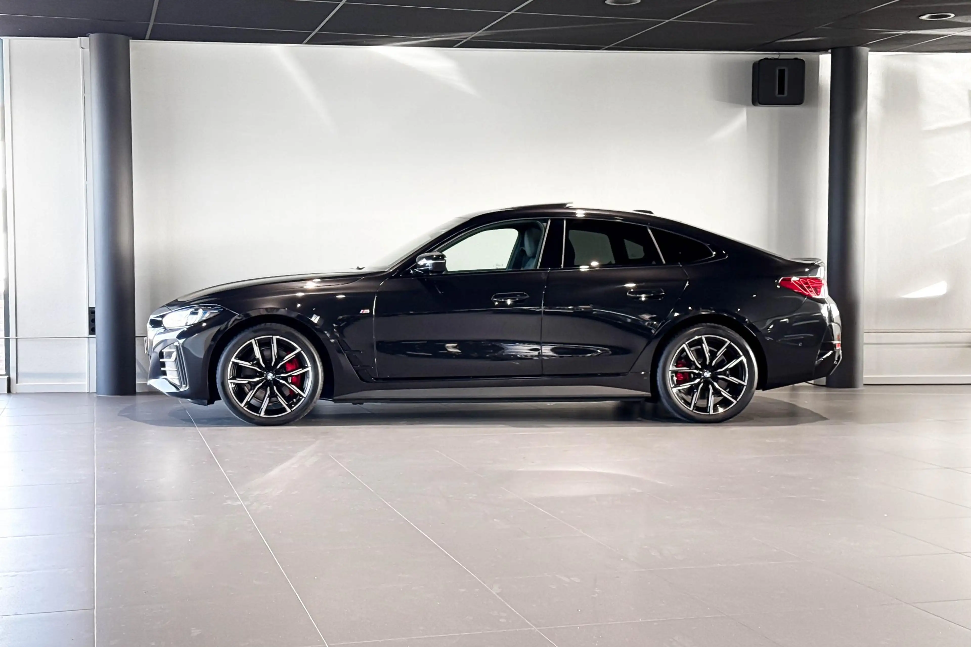 BMW i4 eDrive40 M Sport Edition 84 kWh | Glazen schuif-/k — photo 2