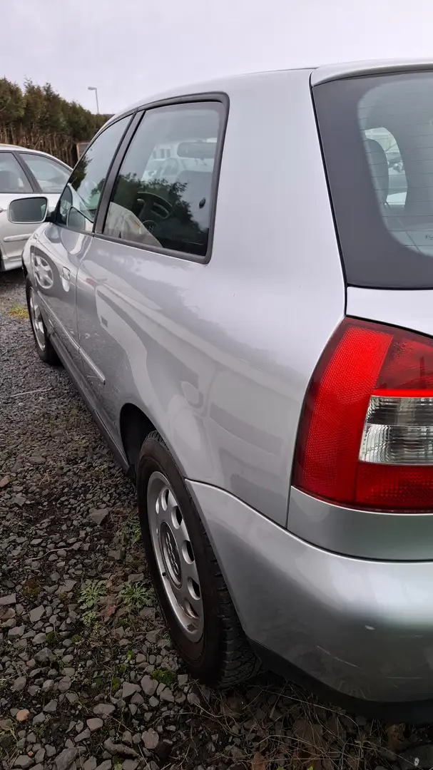 Audi A3 1.6 Ambiente Silber - 1