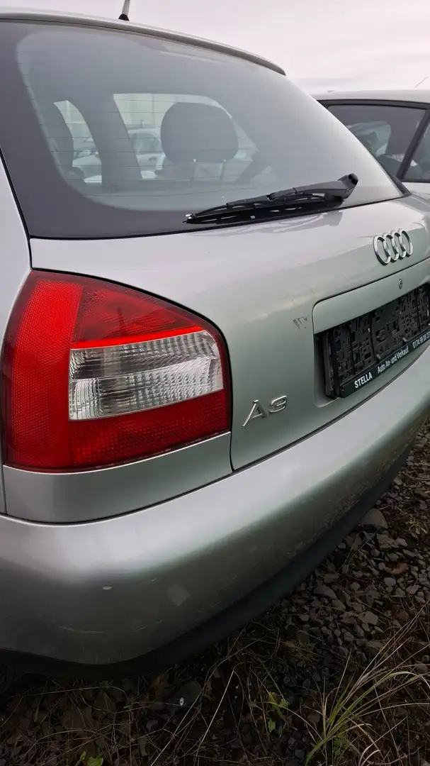 Audi A3 1.6 Ambiente Silber - 2