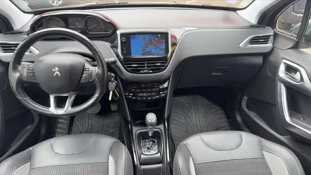 Peugeot 2008 view 11