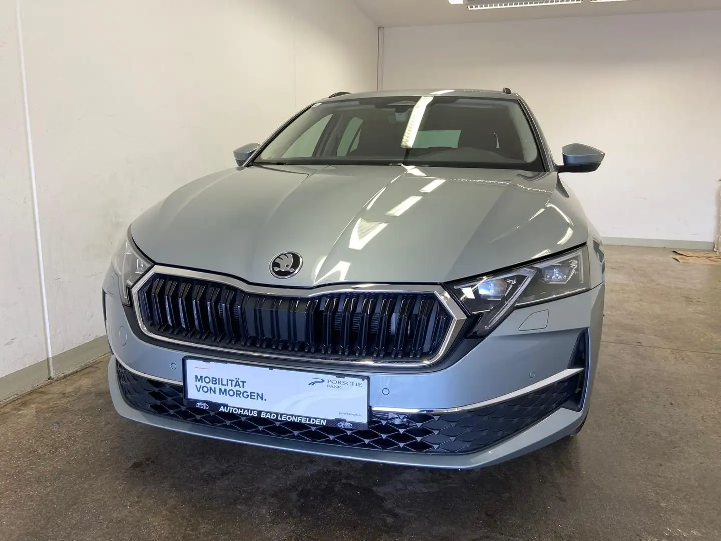 Skoda Octavia Selection TSI mHEV DSG Silber - 2