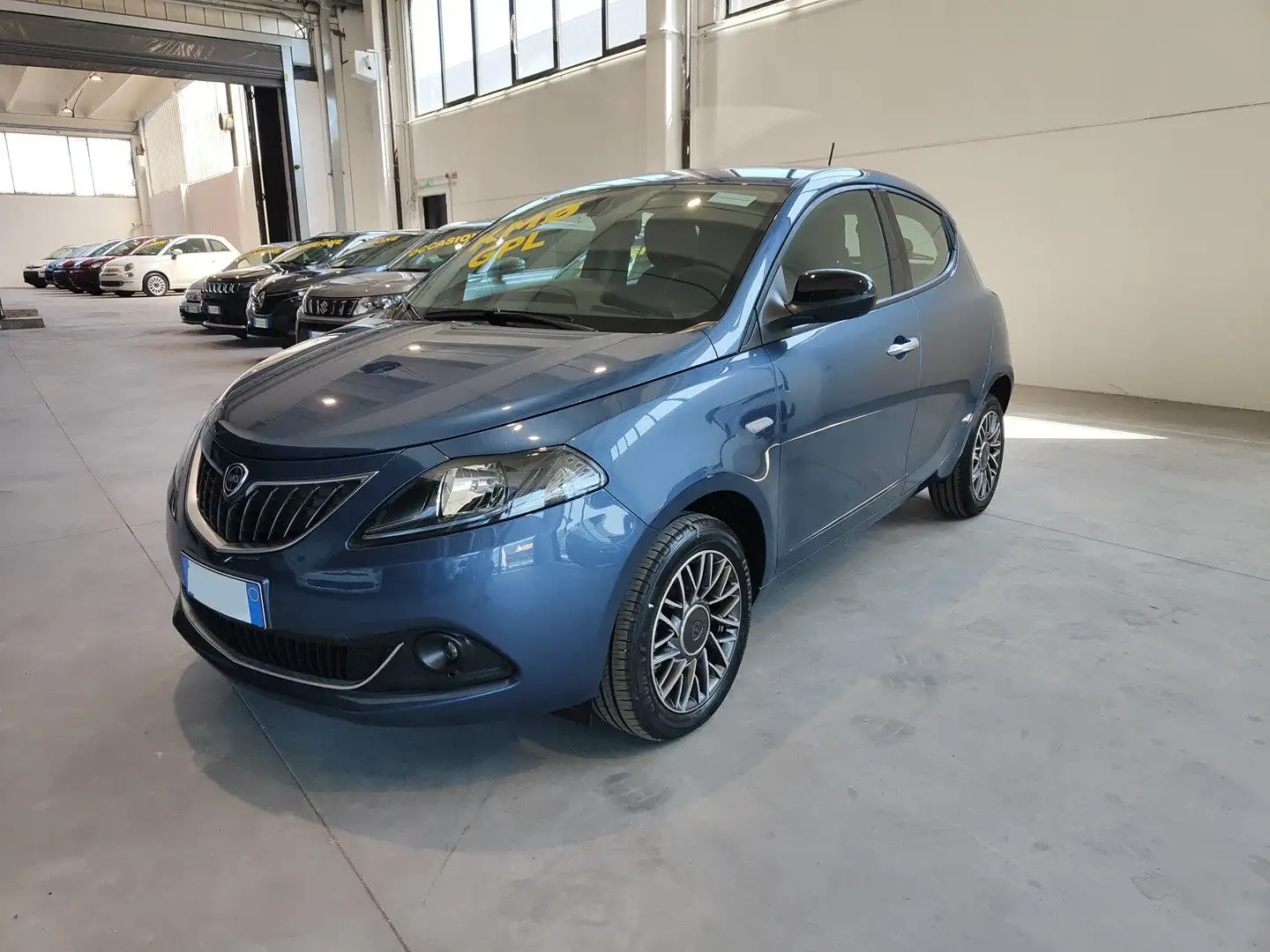 Lancia Ypsilon 1.0 FireFly 5 porte S&S Hybrid Gold Blau - 1