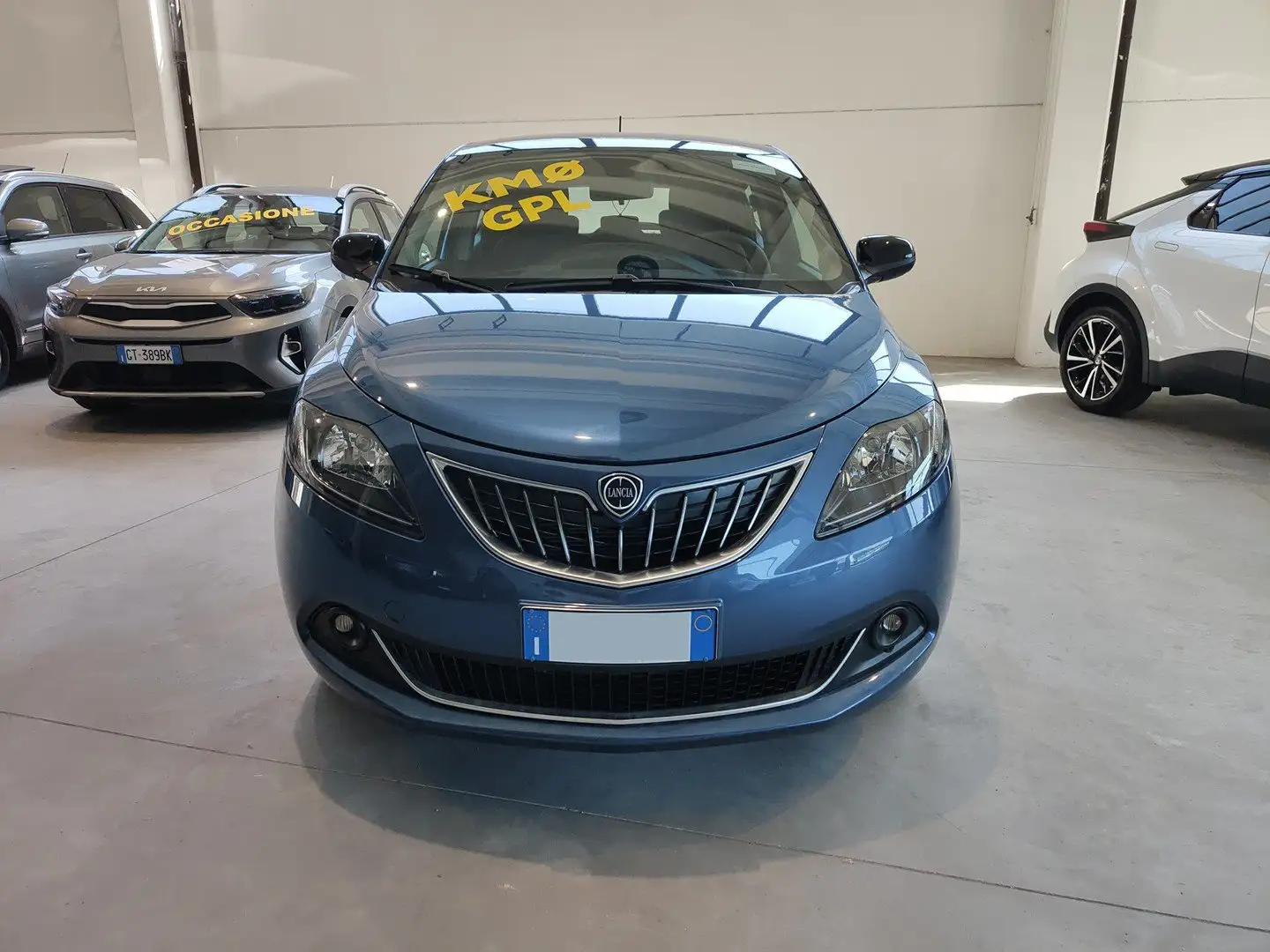 Lancia Ypsilon 1.0 FireFly 5 porte S&S Hybrid Gold Blau - 2