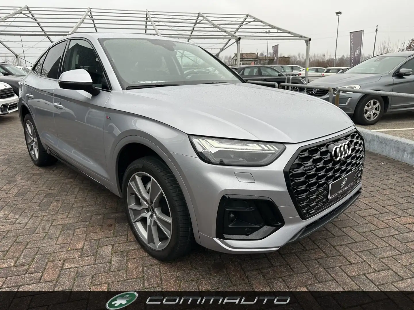 Audi Q5 SPB 40 TDI quattro S tronic S line Sportback Srebrny - 2
