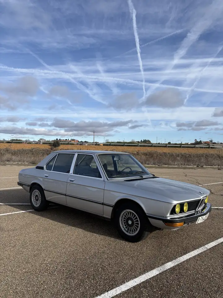 BMW 525 Serie 5 Modelo E12, foto 2