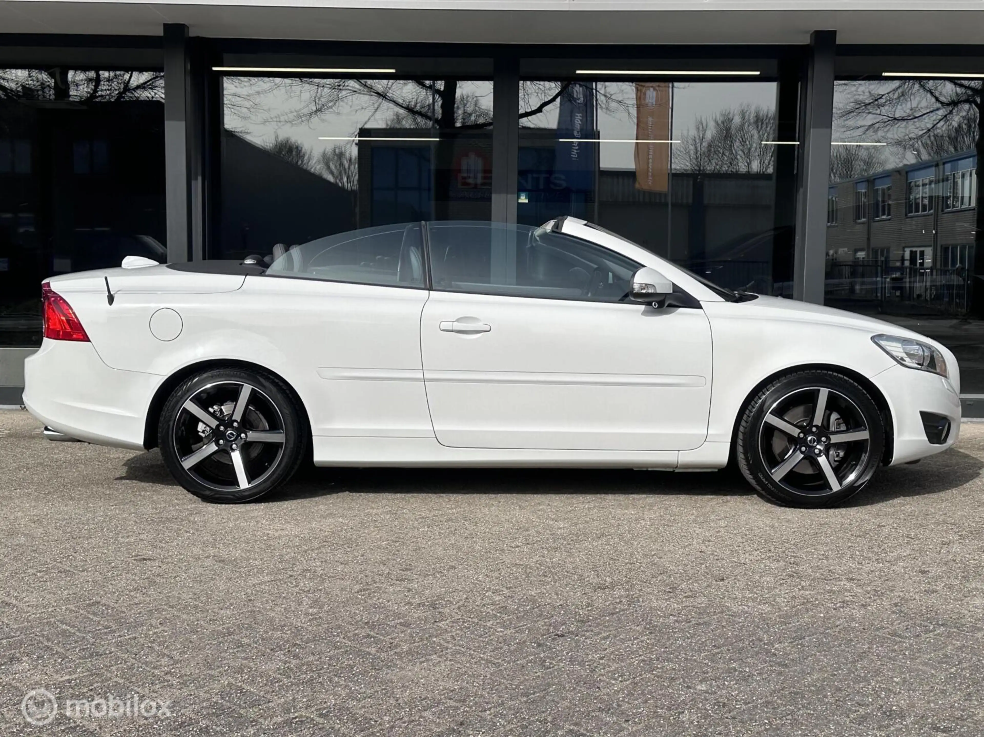 Volvo C70 Convertible 2.5 T5 Momentum — photo 28