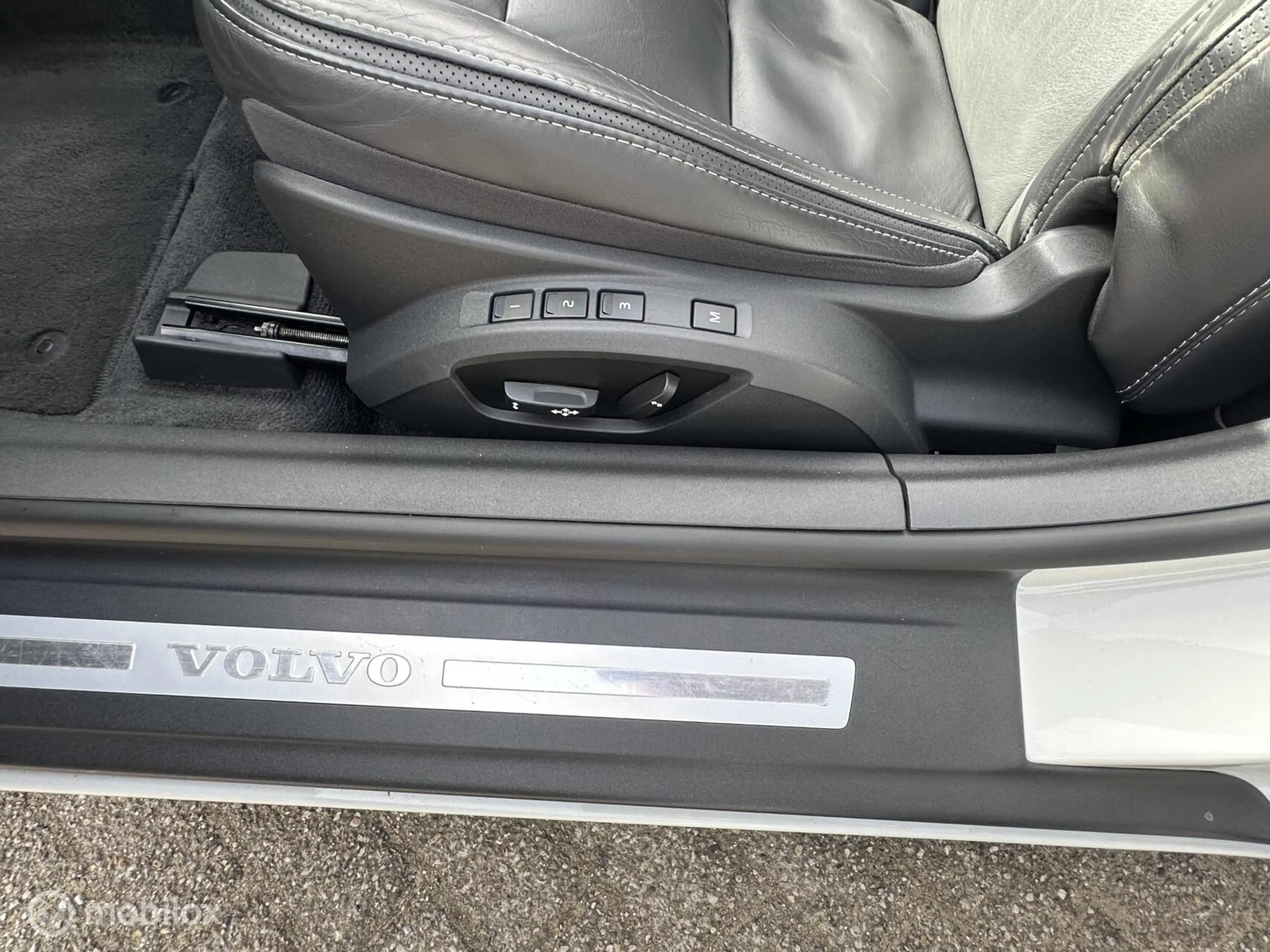 Volvo C70 Convertible 2.5 T5 Momentum — photo 37