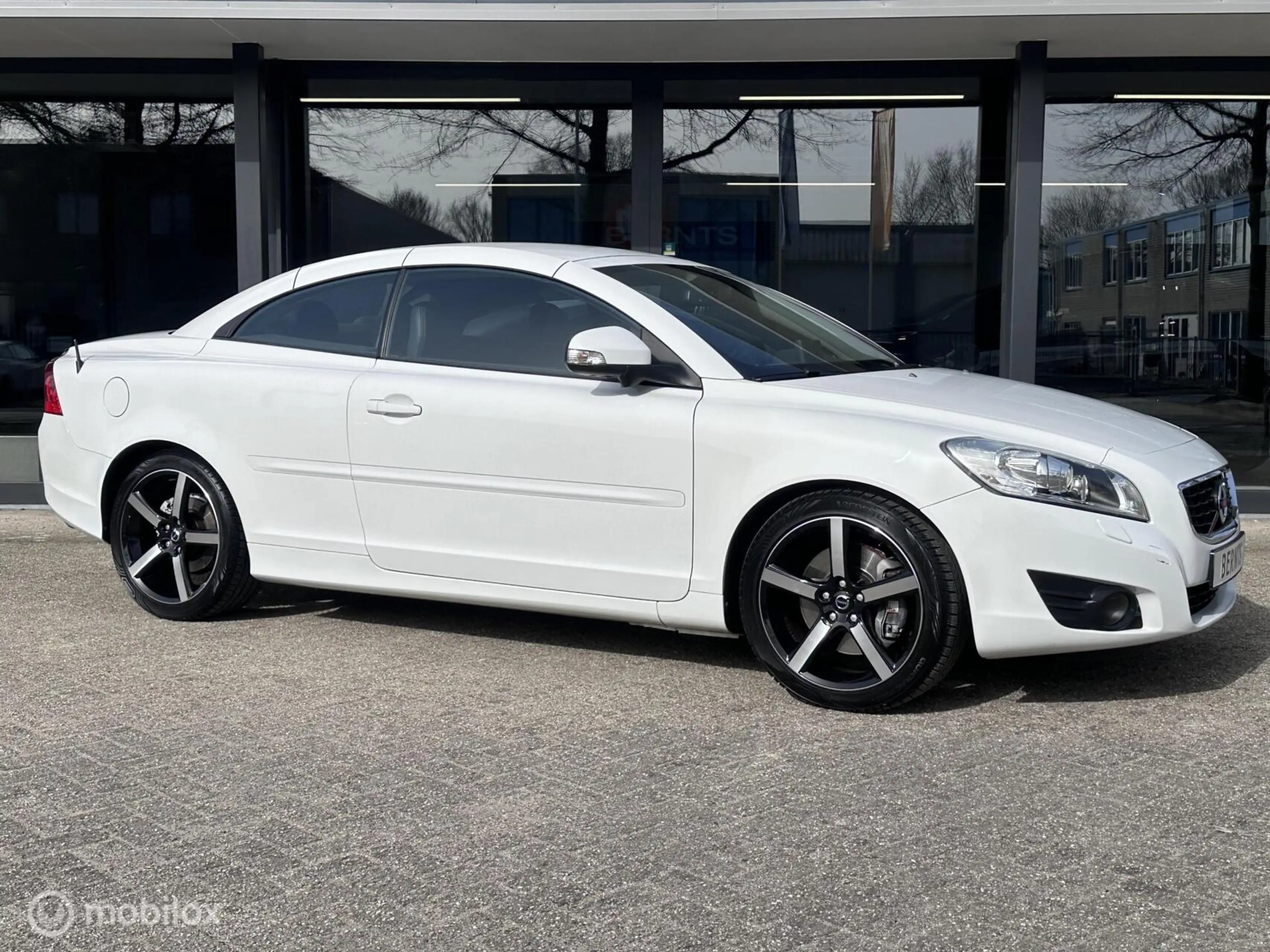 Volvo C70 Convertible 2.5 T5 Momentum — photo 31