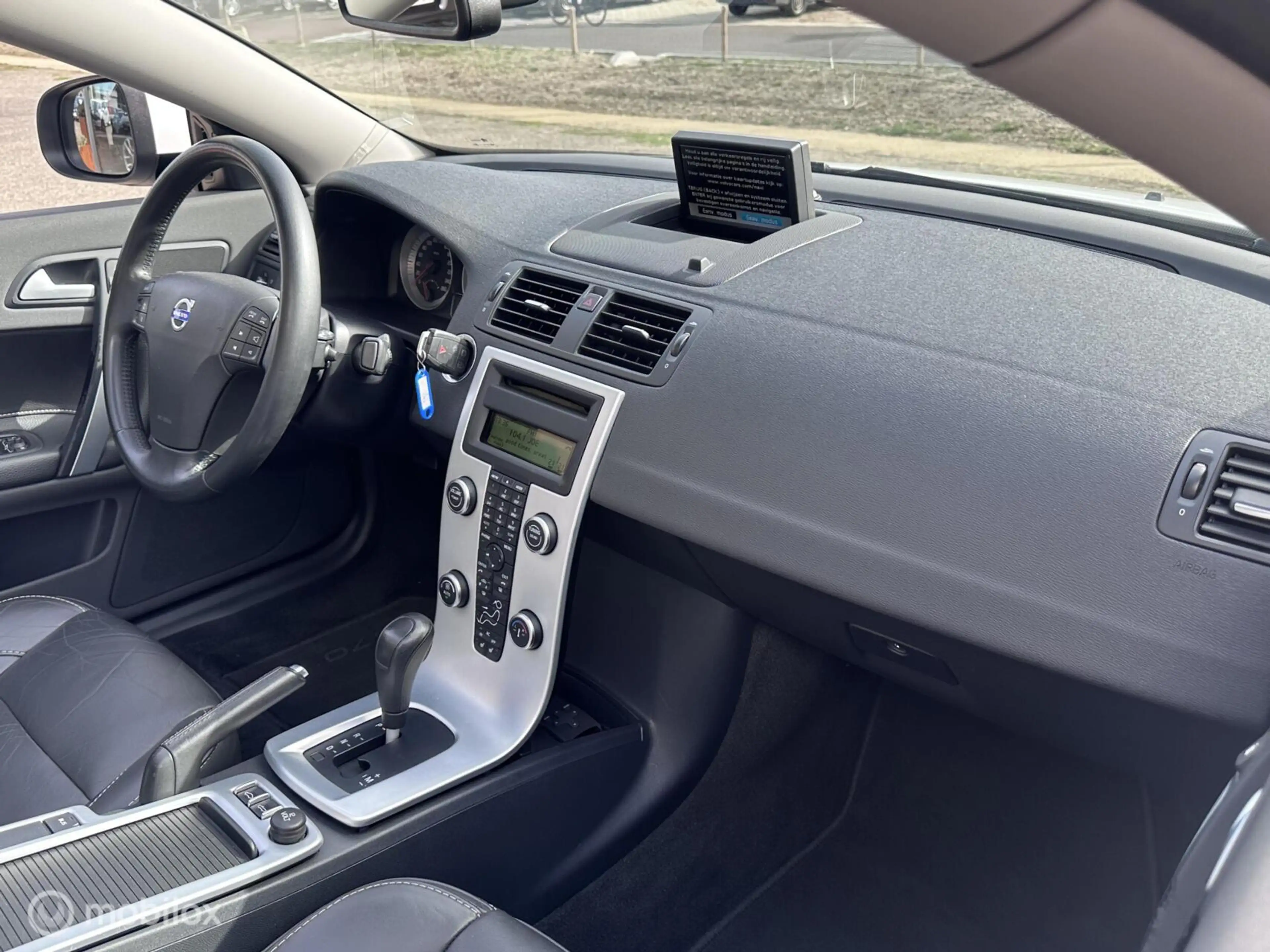 Volvo C70 Convertible 2.5 T5 Momentum — photo 42