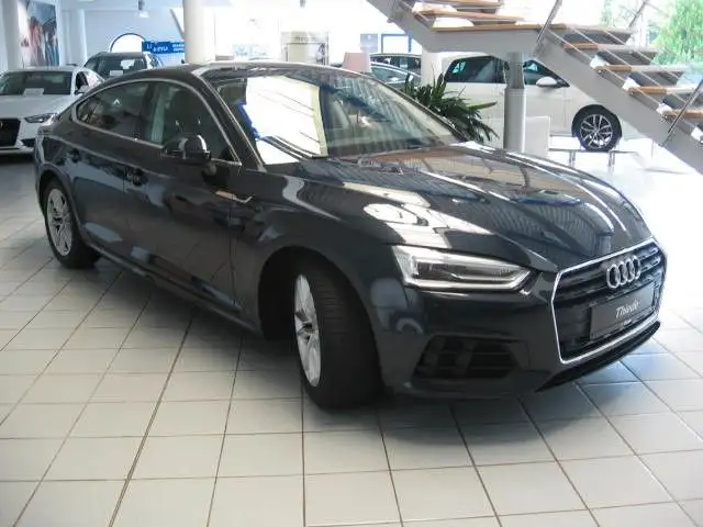 Audi A5 view 3