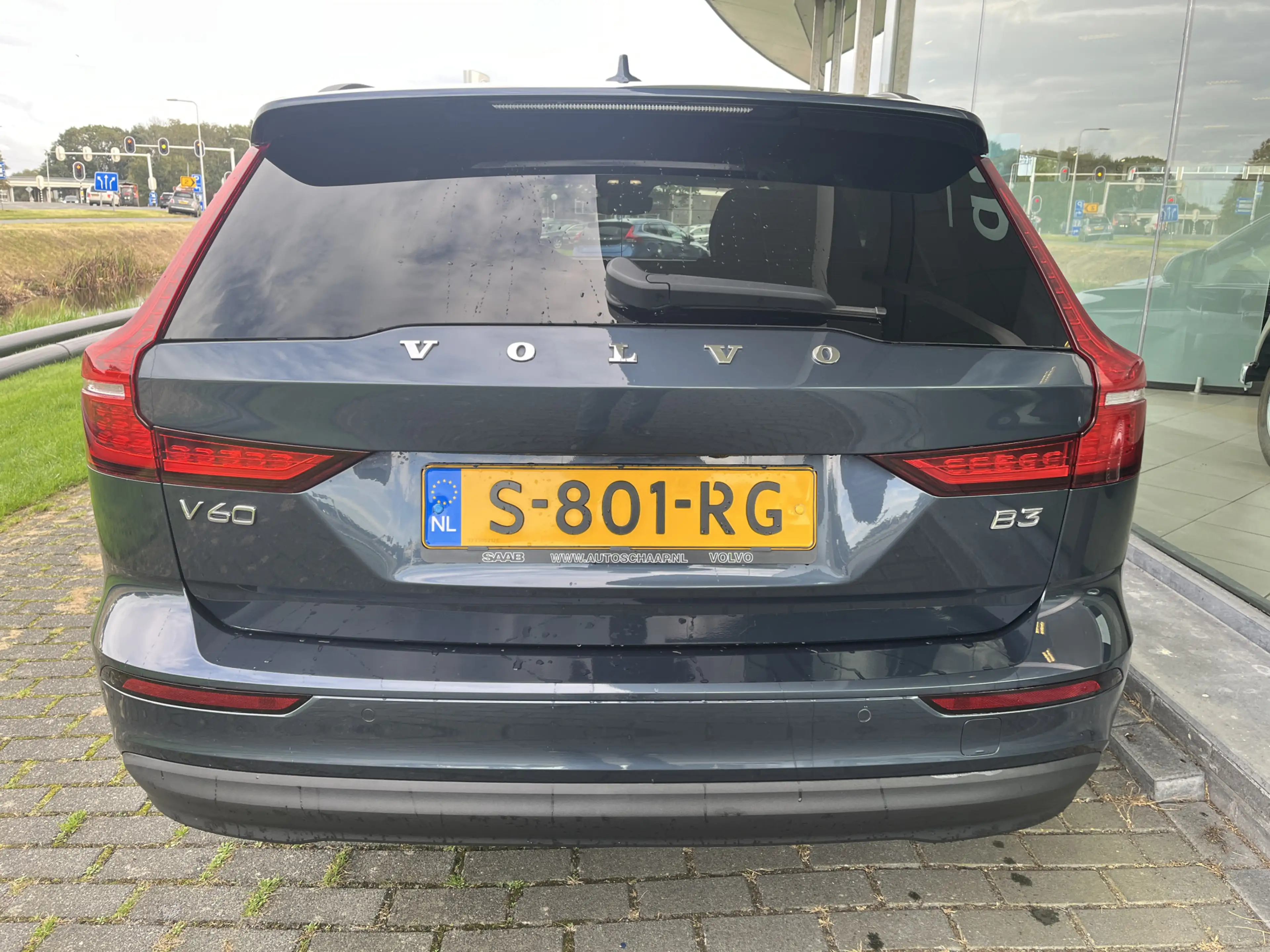 Volvo V60 2.0 B3 Core Automaat | Rijklaar incl 12 mnd Bovag — photo 5