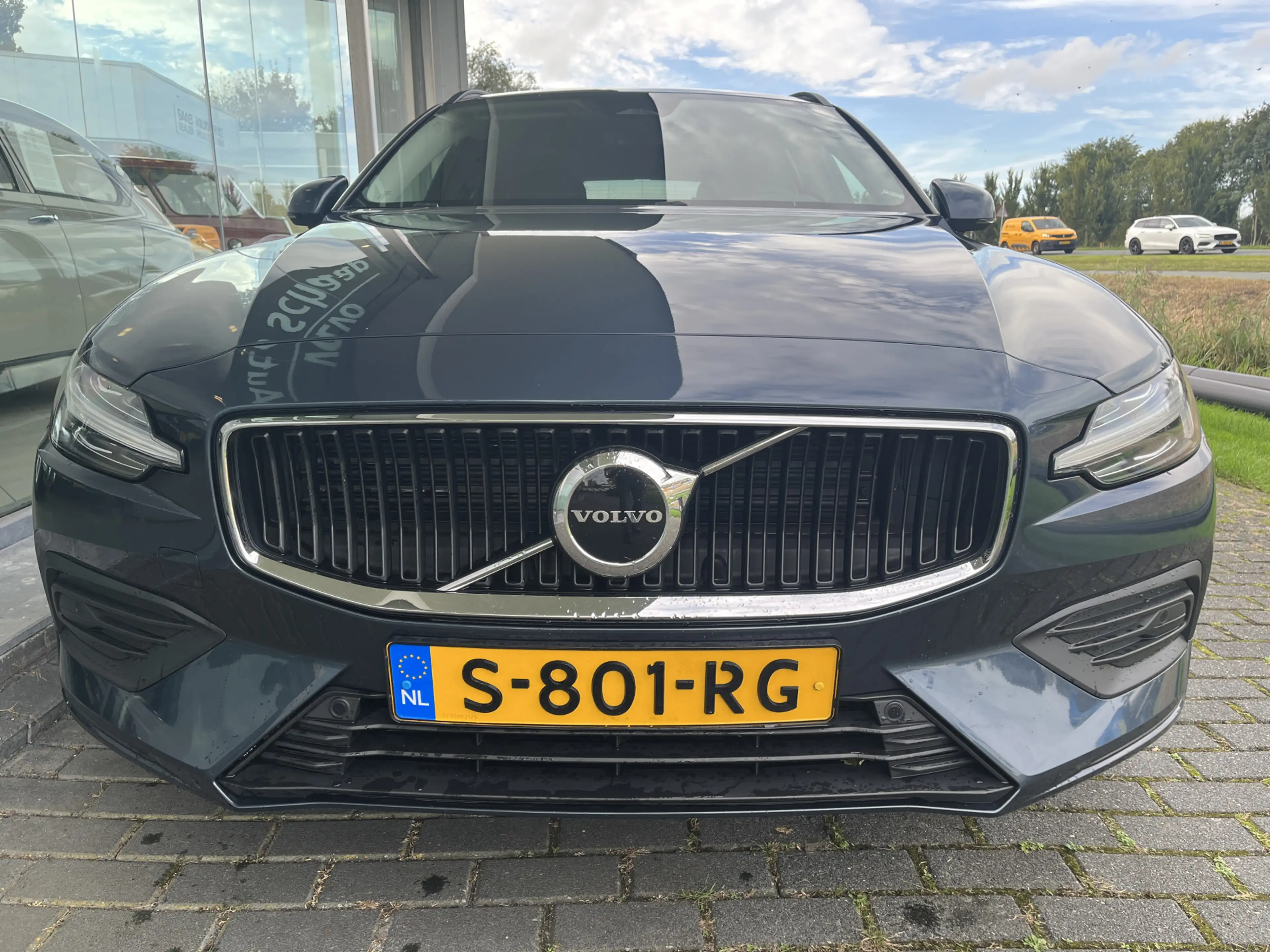 Volvo V60 2.0 B3 Core Automaat | Rijklaar incl 12 mnd Bovag — photo 4