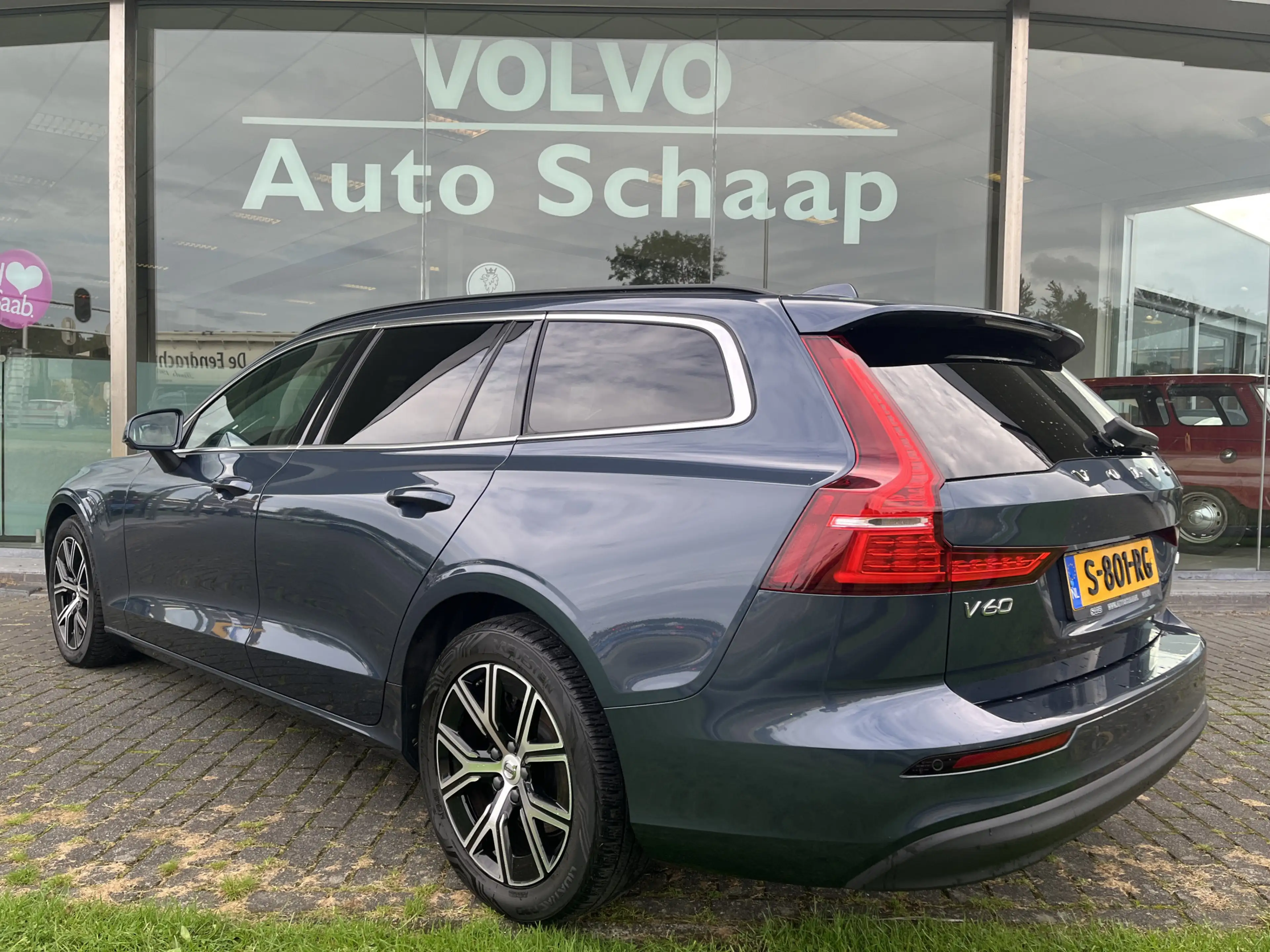 Volvo V60 2.0 B3 Core Automaat | Rijklaar incl 12 mnd Bovag — photo 3