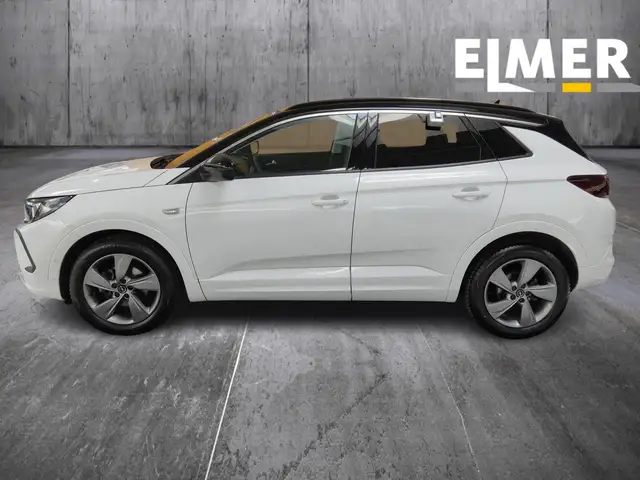 Opel Grandland view 3