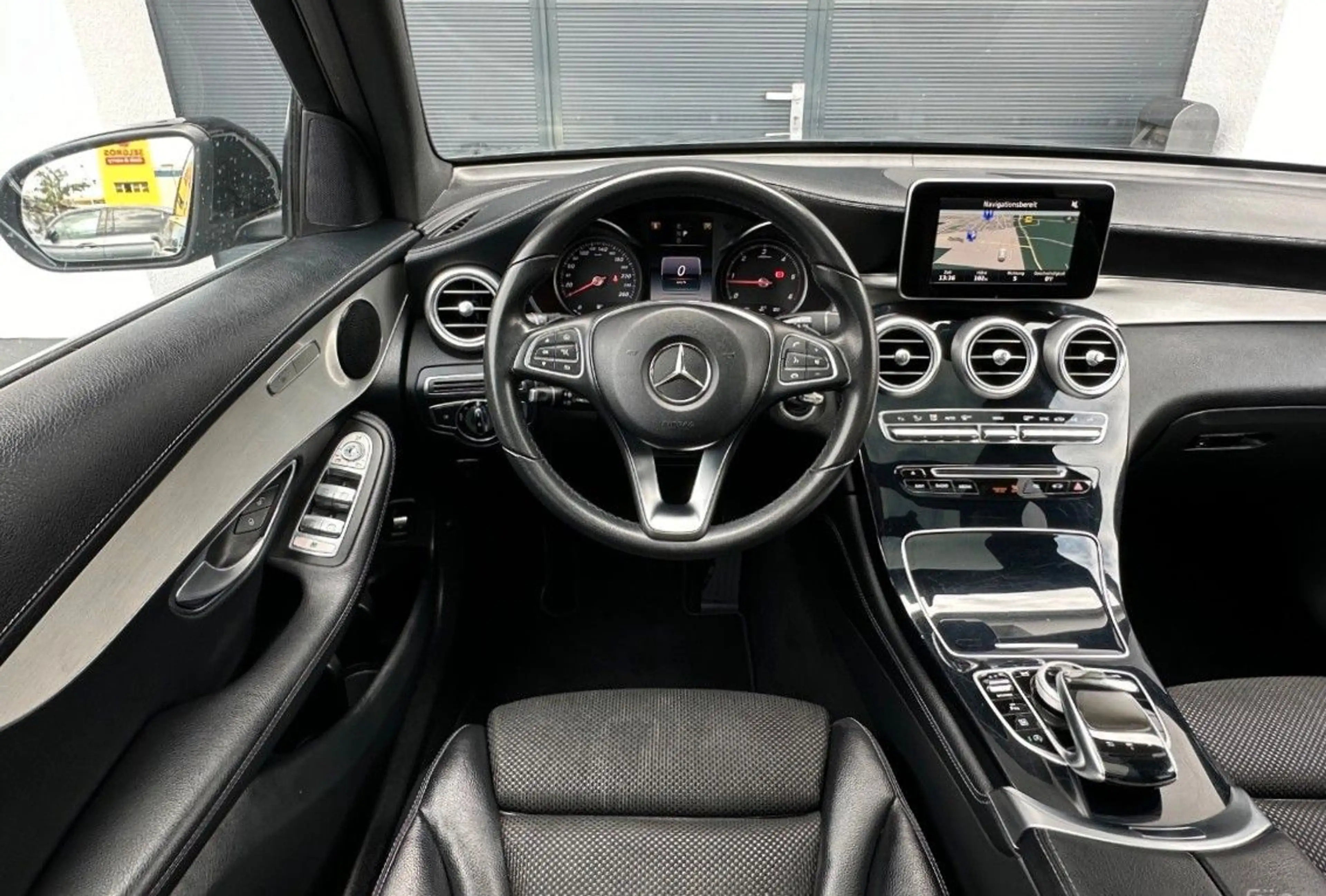 Mercedes-Benz GLC 220 d 4Matic*EXCLUSIVE*PANORAMA*KAMERA* — photo 11
