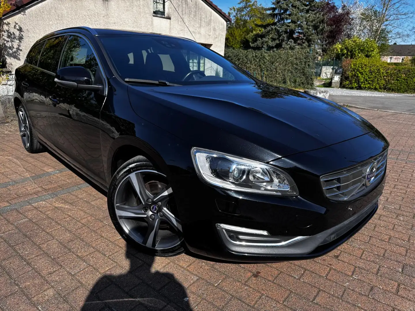 Volvo V60 V60 2.0 D4 Momentum Geartronic Zwart - 1