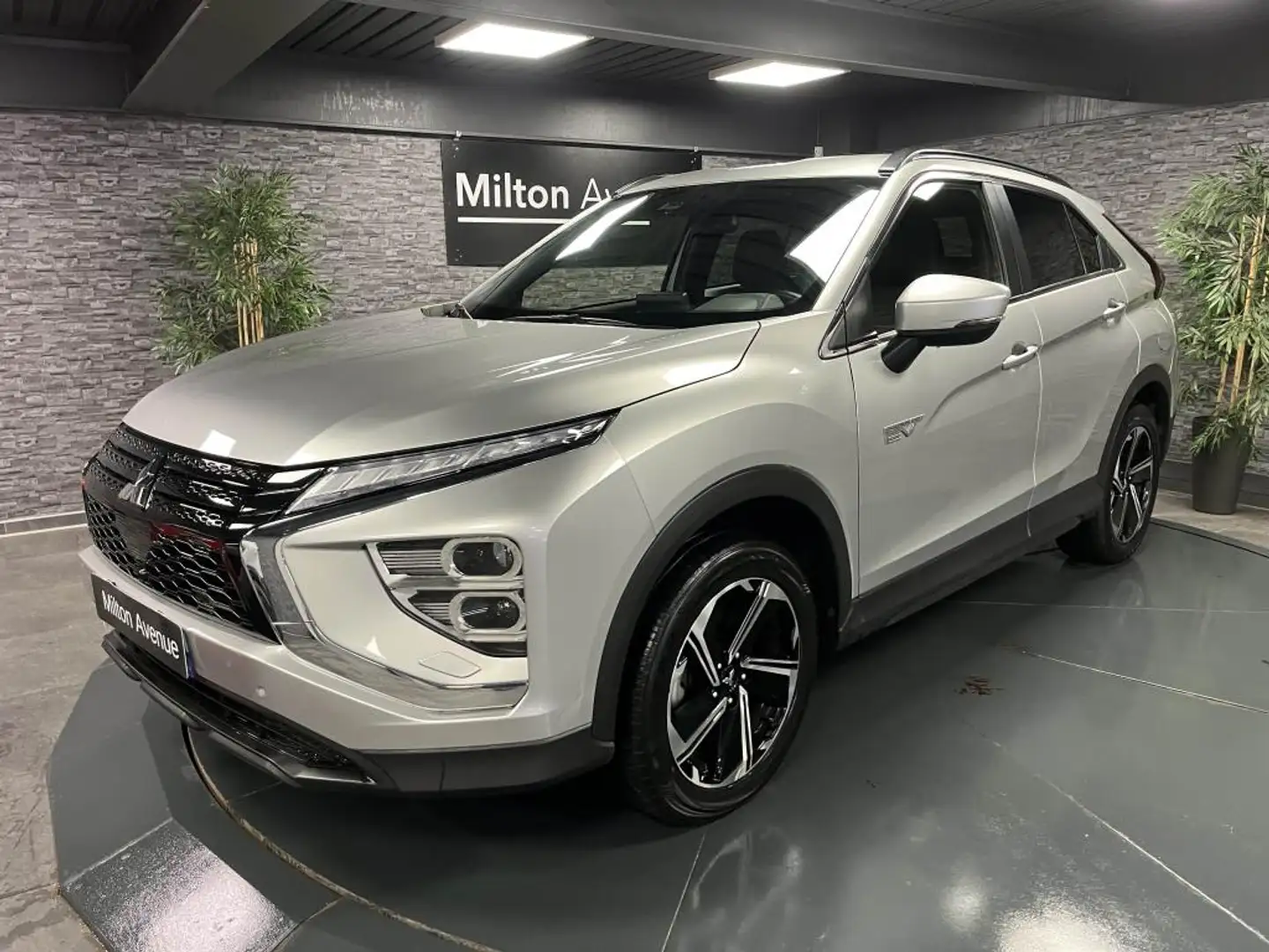 Mitsubishi Eclipse Cross Eclipse Cross 2.4 MIVEC Phev 4WD - 188 Business Grijs - 1