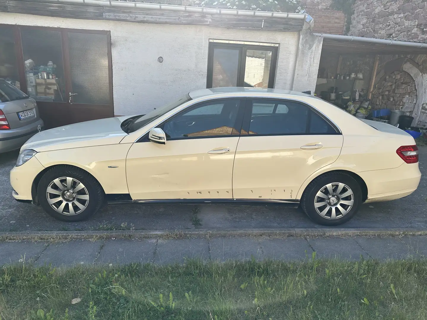 Mercedes-Benz E 200 CDI DPF BlueEFFICIENCY Automatik Amarillo - 2