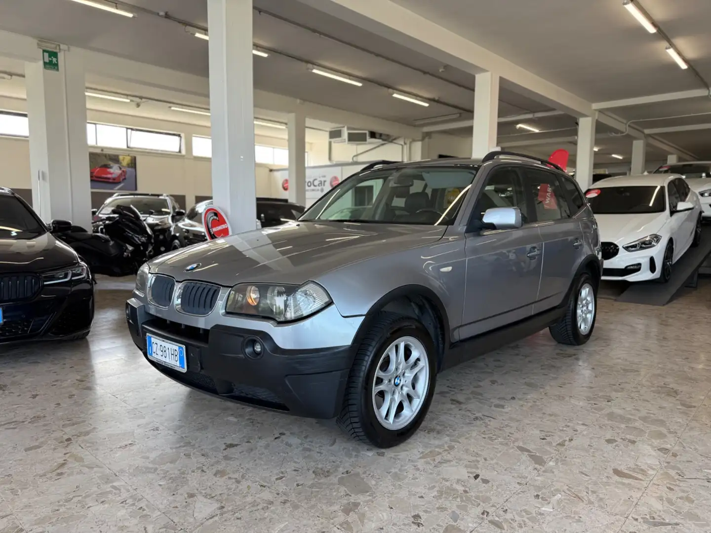 BMW X3 2.0d cat Attiva Argent - 1