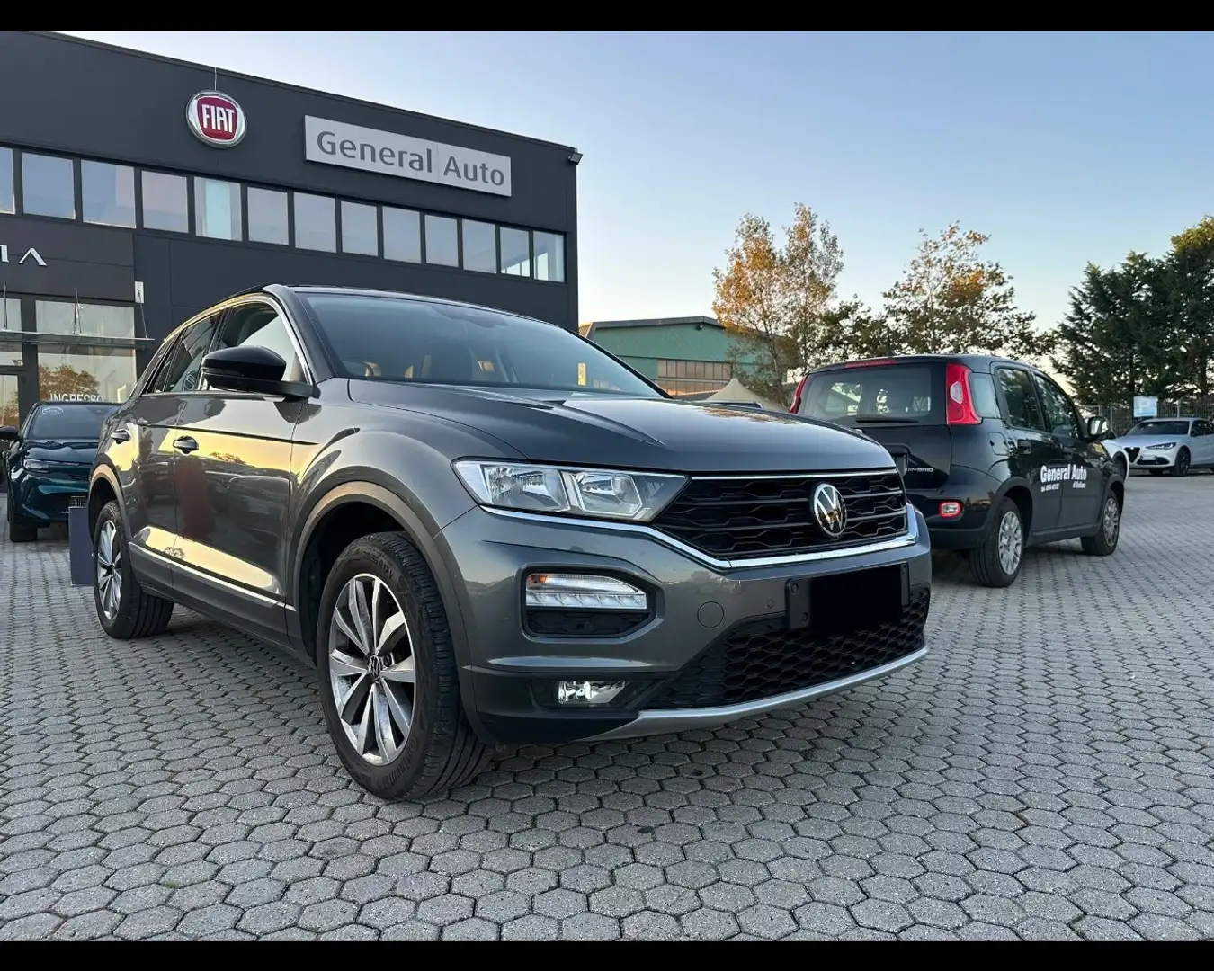 Volkswagen T-Roc I 1.0 tsi Style 115cv Gris - 1