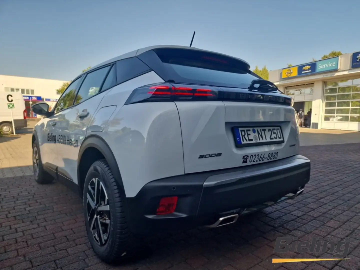 Peugeot 2008 Hybrid 1.2 EU6e STYLE  145 e-DSC6 Weiß - 2