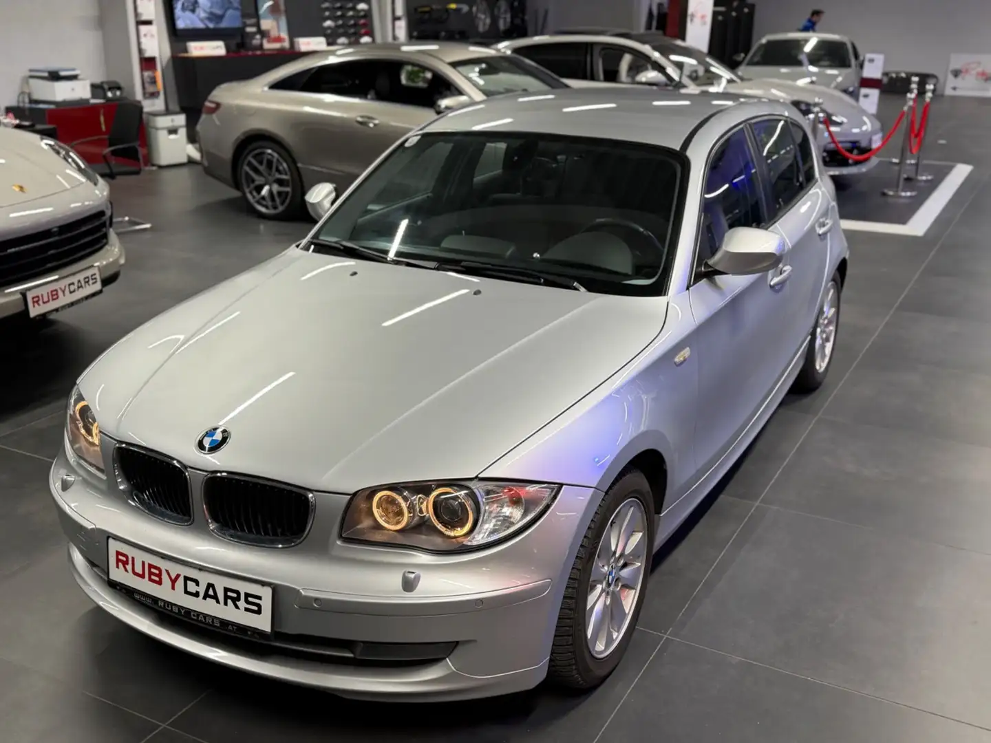 BMW 118 1er- 118 d NAVI/PDC/SHZ Silber - 2