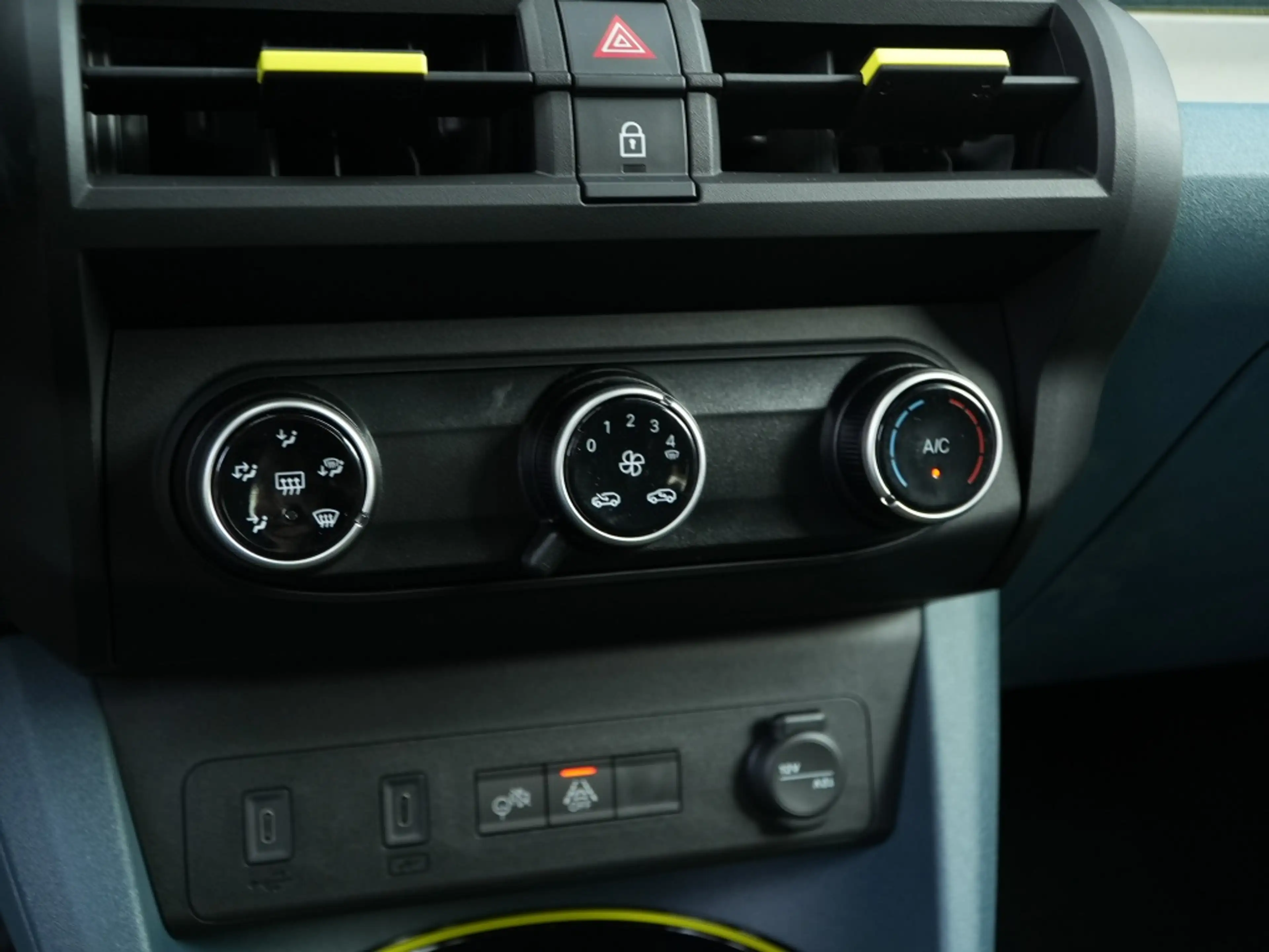 Fiat Grande Panda 1.2 Hybrid 100 PK Icon | Pack Style | Automaat — photo 12
