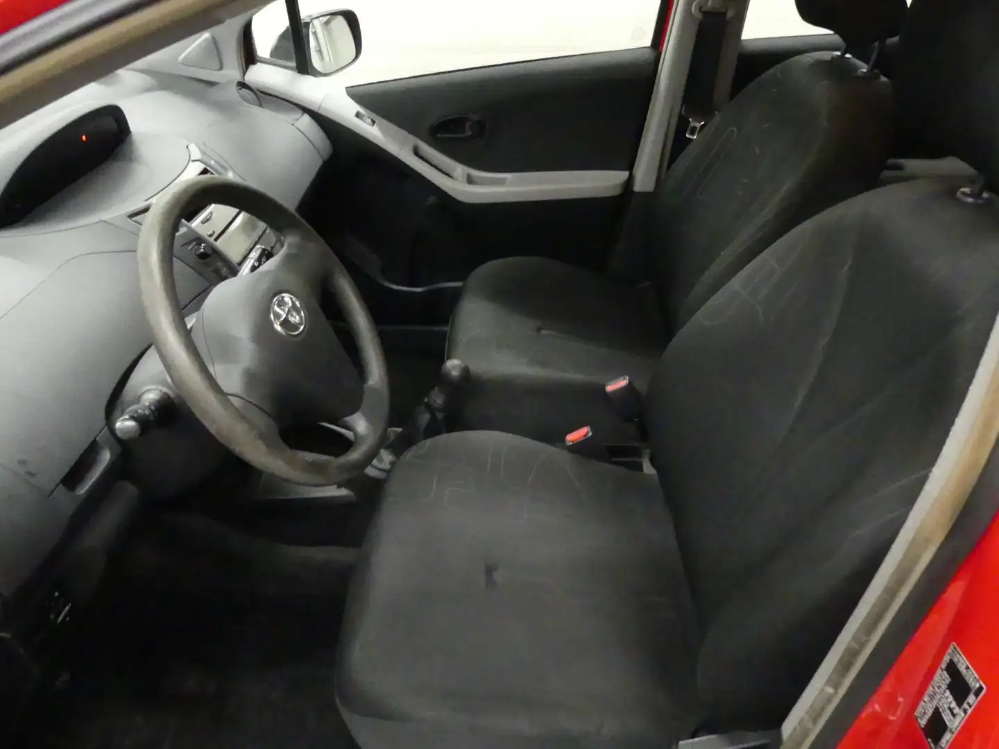 Toyota Yaris 1.0 VVTi Acces - 5 deurs - Mooie auto! - Dealer On Rood - 2