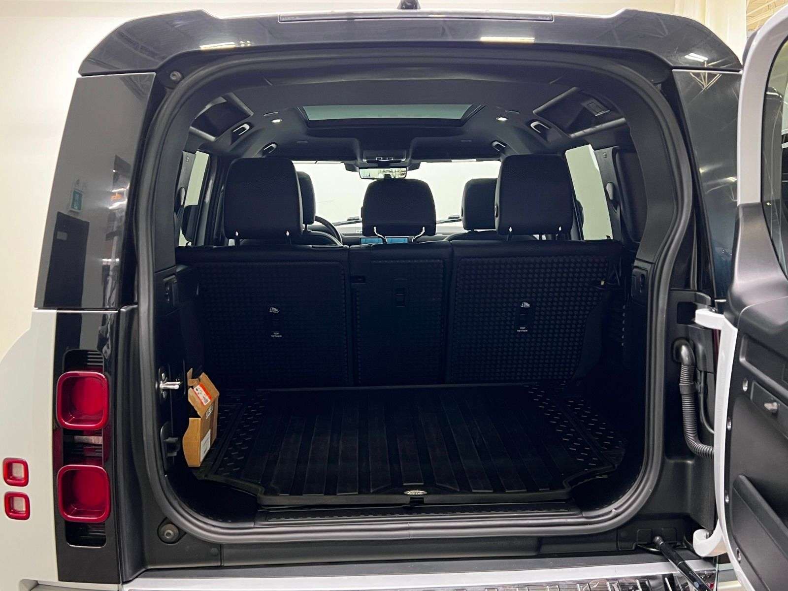2022 Land Rover Defender 110 S AWD thumb 14