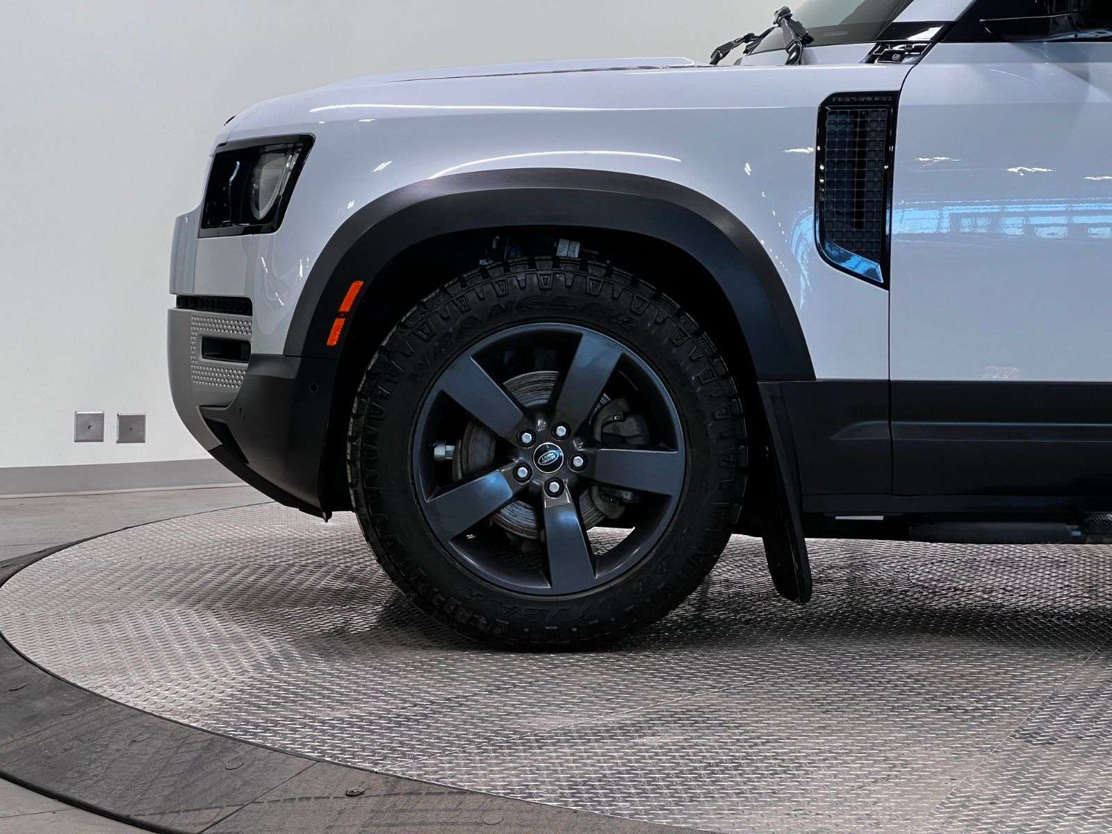 2022 Land Rover Defender 110 S AWD thumb 9