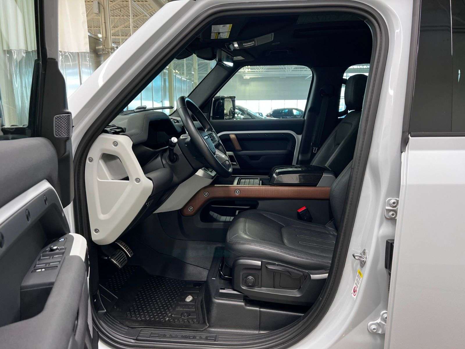 2022 Land Rover Defender 110 S AWD thumb 31